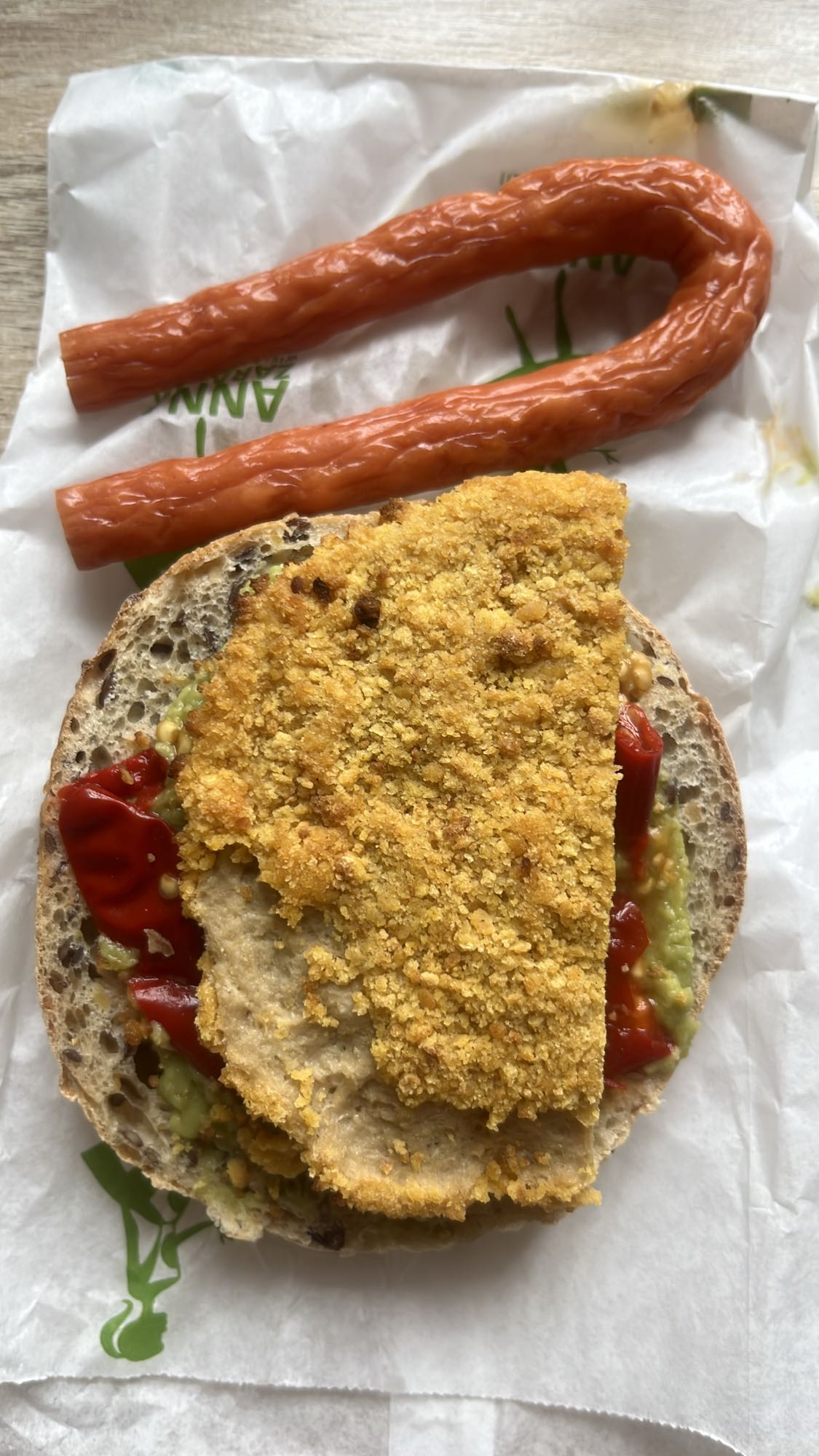 Kanapka z kotletem i kabanosy