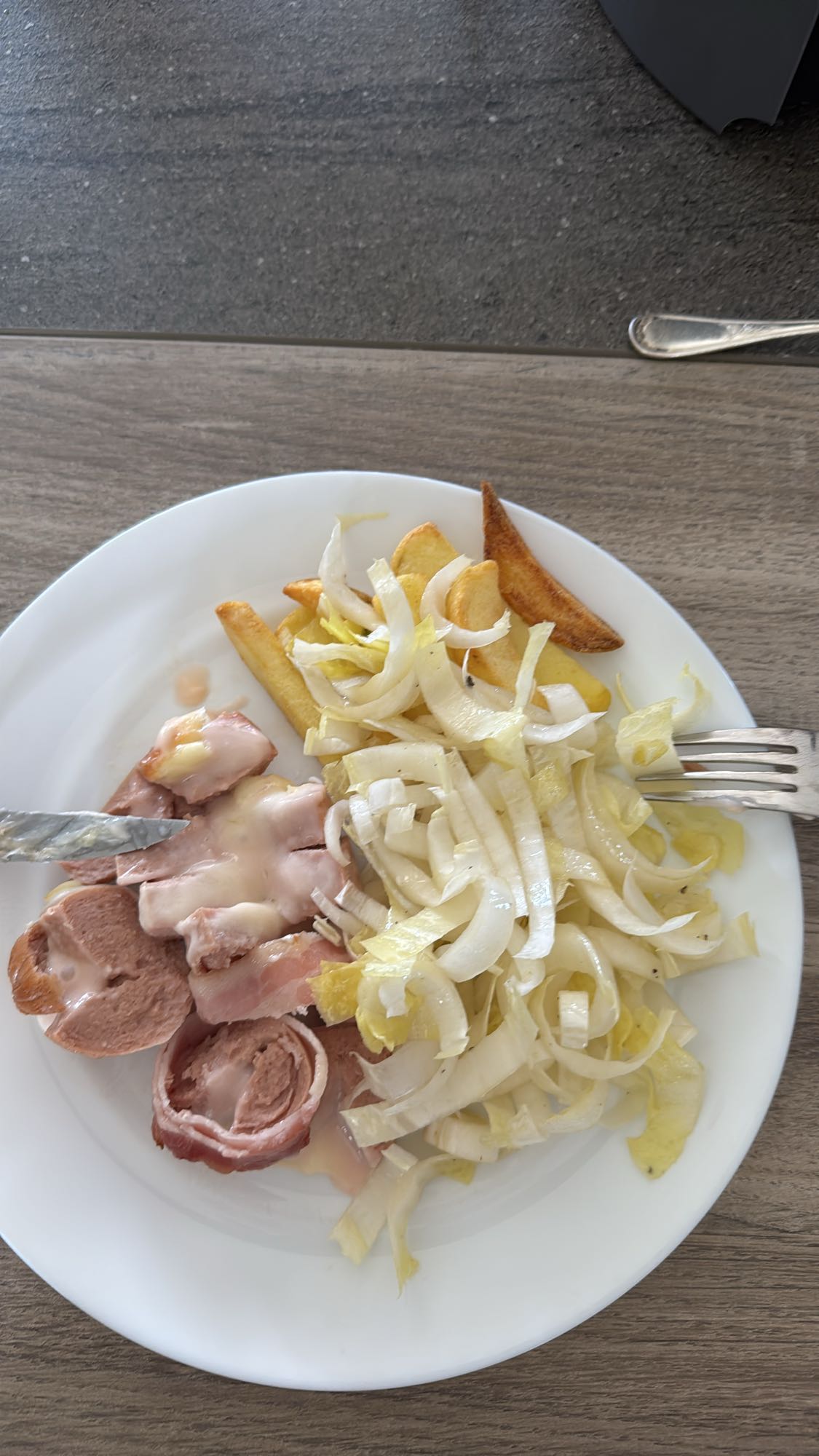 Endives, frites et viande