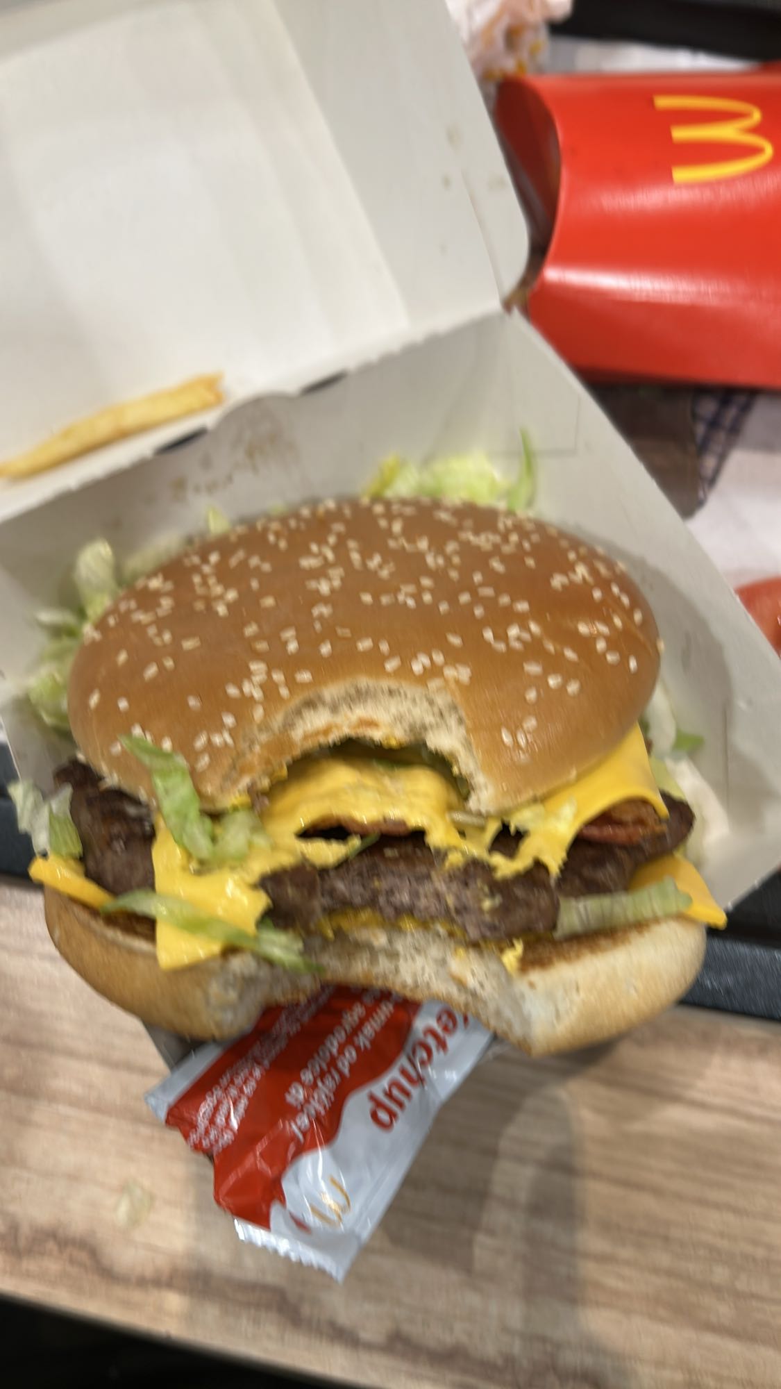 Μπέργκερ με τυρί και μπέικον