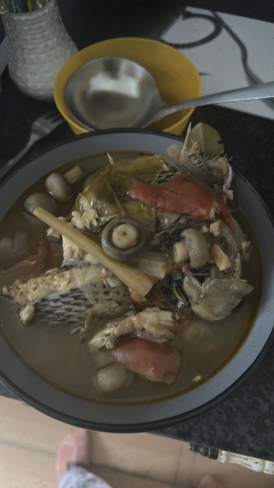 Fischsuppe mit Kräutern