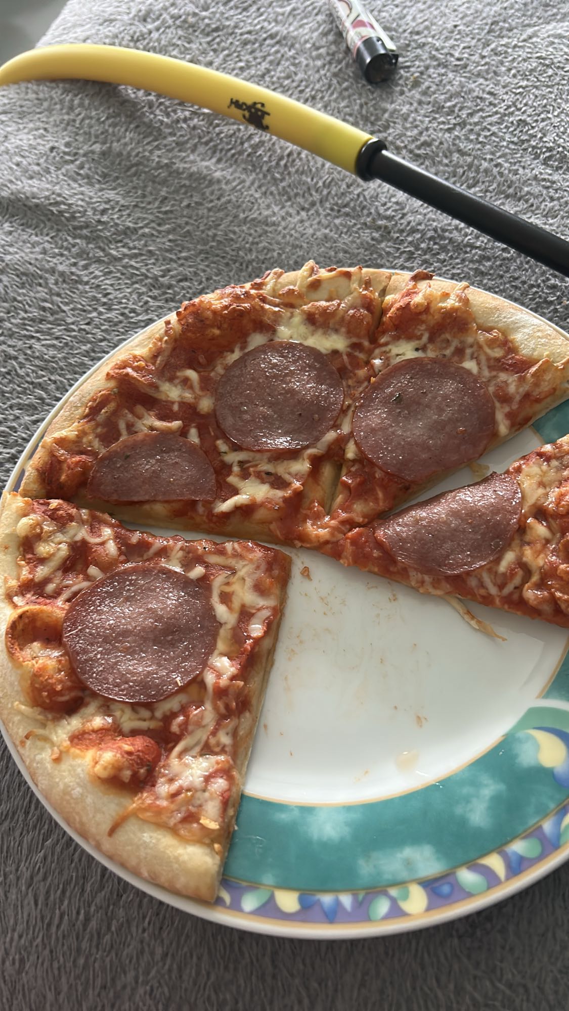 Salami Pizza