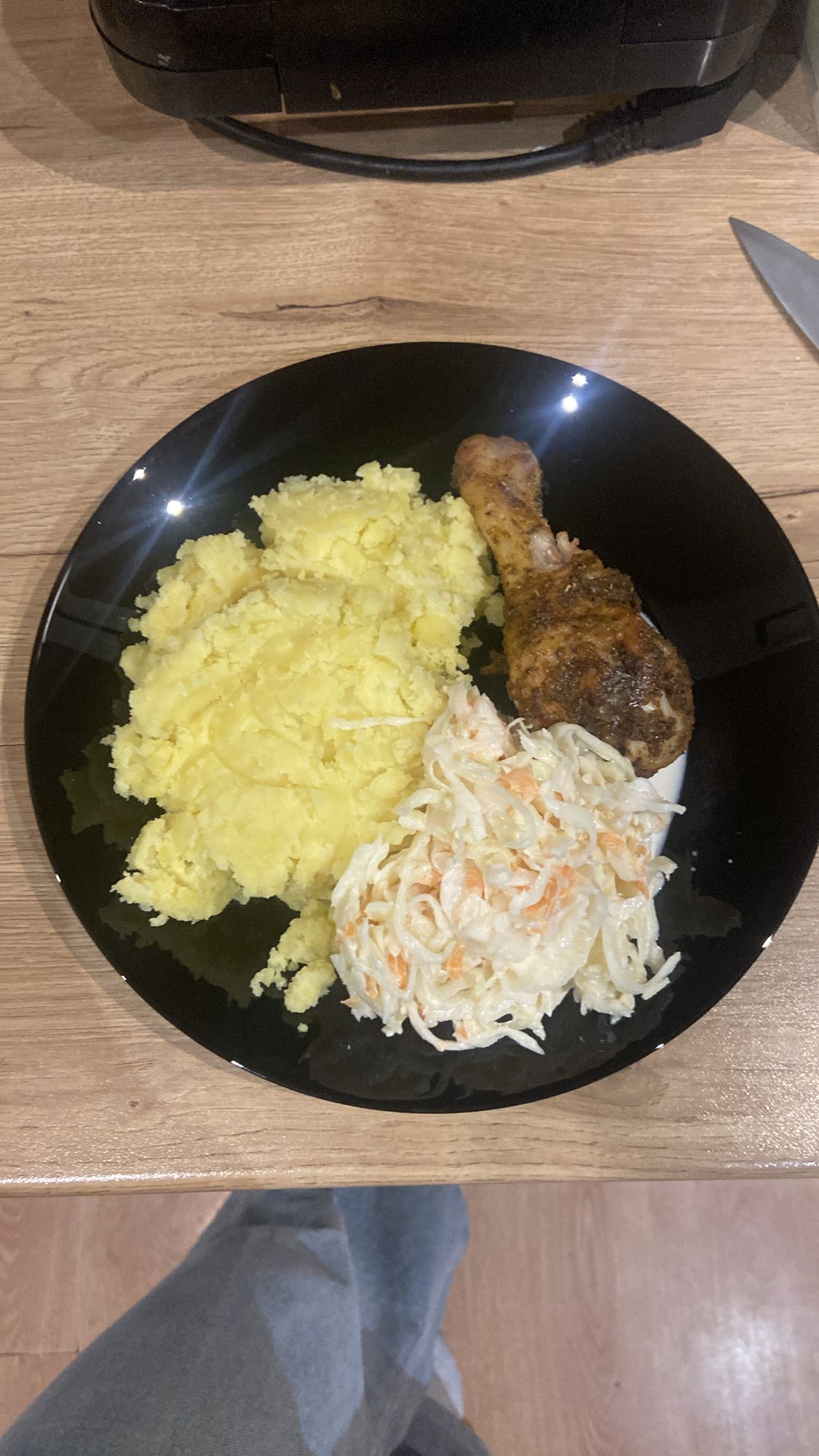 Kurczak z puree i surówką