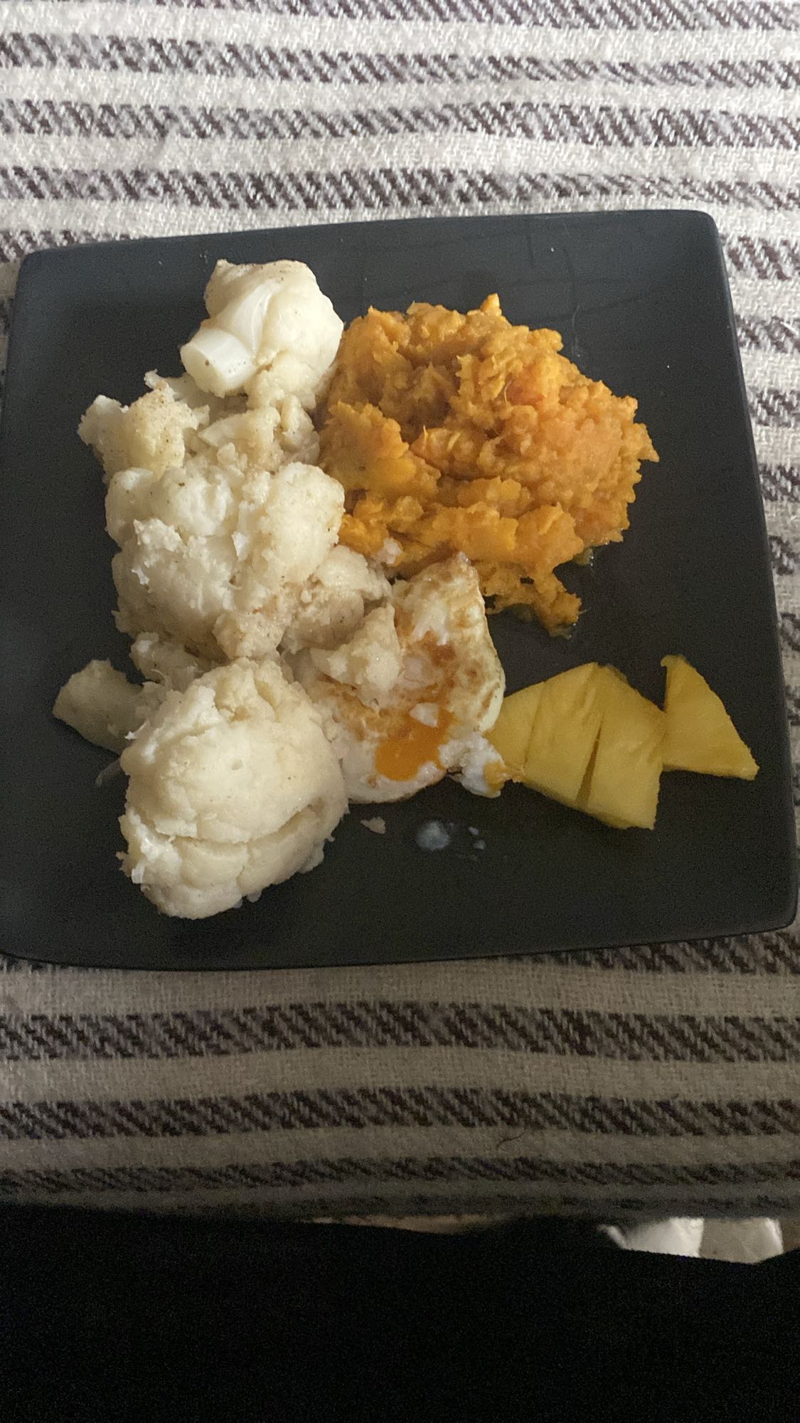 Kalafior z puree i jajkiem