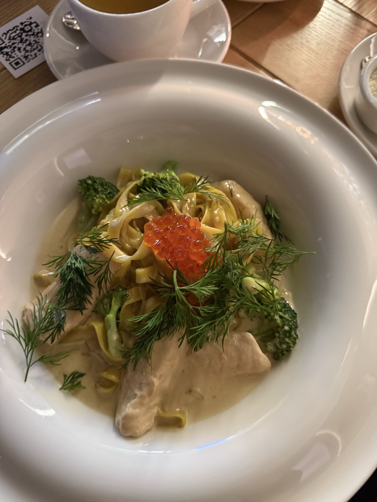 Фетучини с курицей и икрой