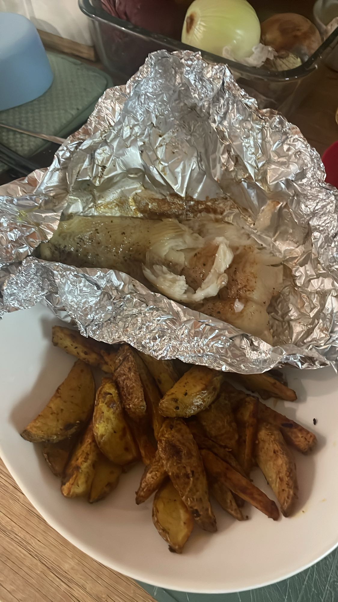 Pieczona ryba z frytkami