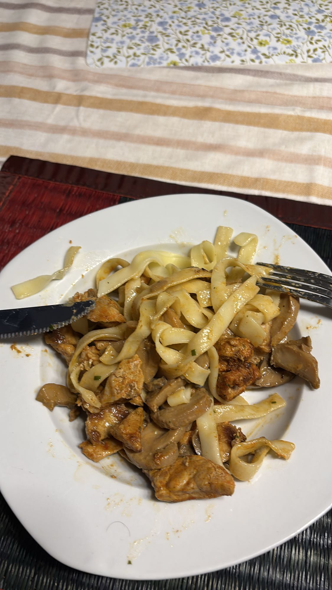 Bandnudeln mit Pilzen