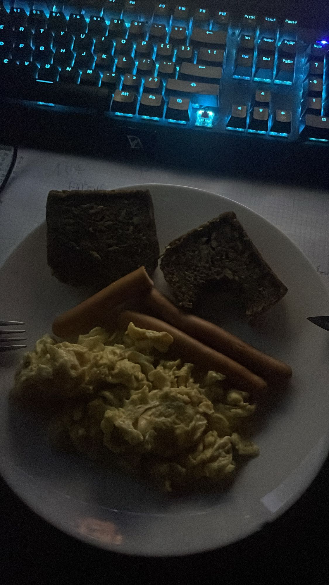 Jajecznica z parówkami