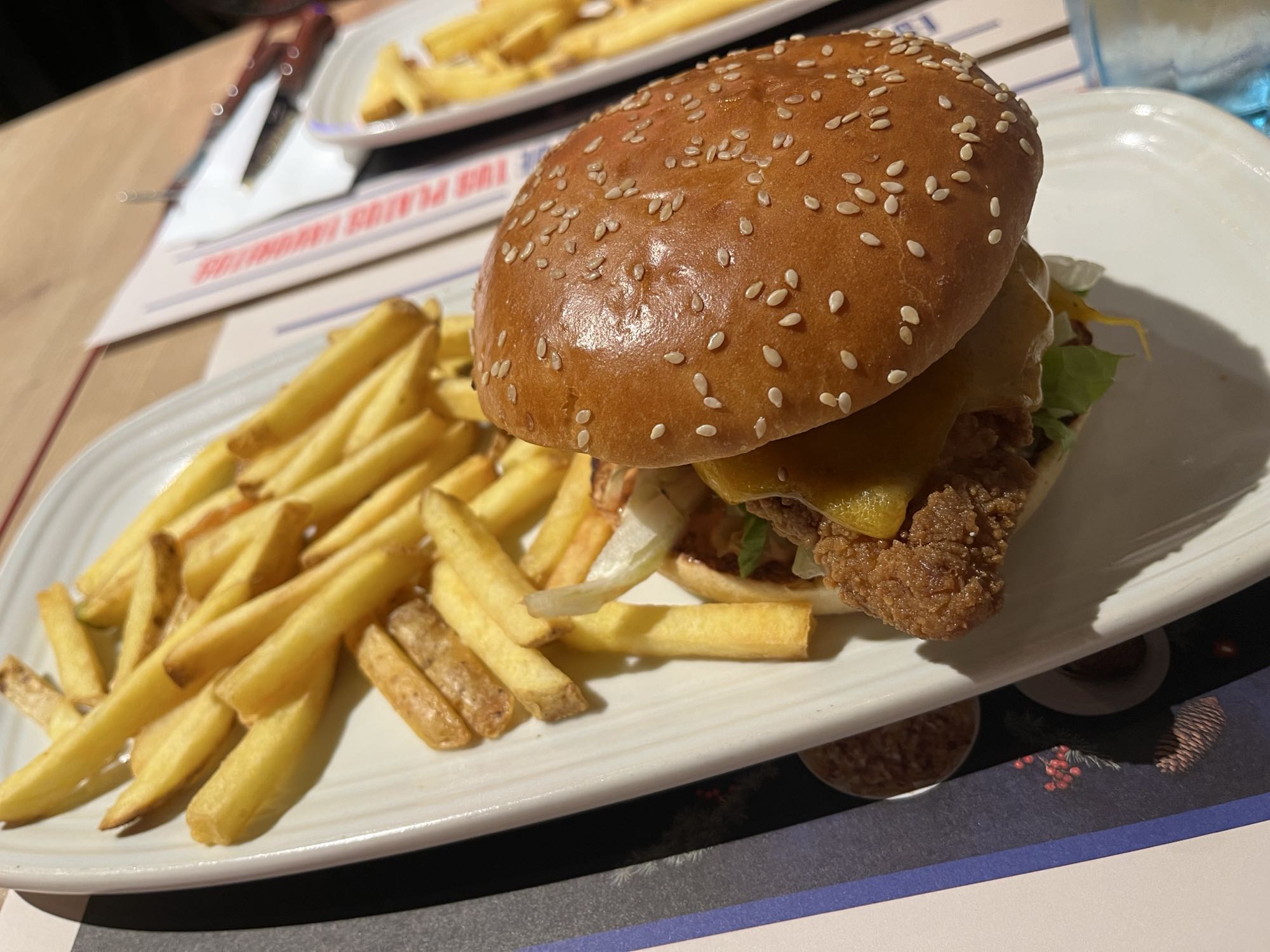 Hamburguesa con papas fritas