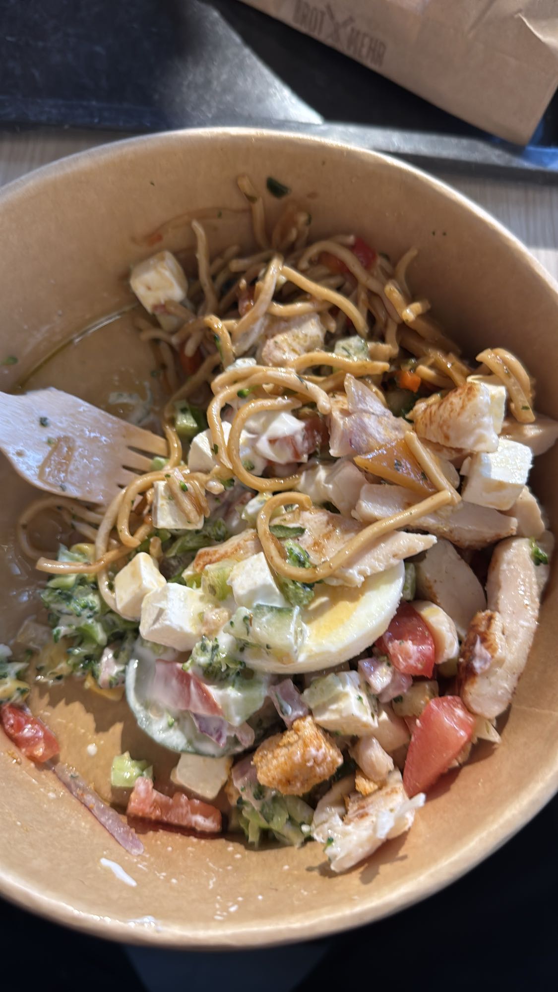 Hähnchen-Nudel-Salat