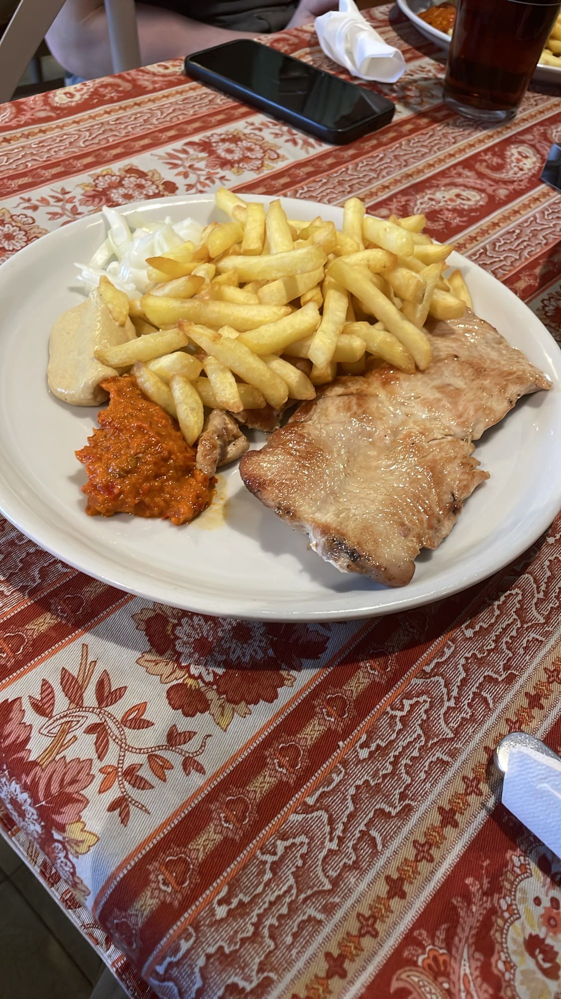 Pečen zrezek s krompirčkom