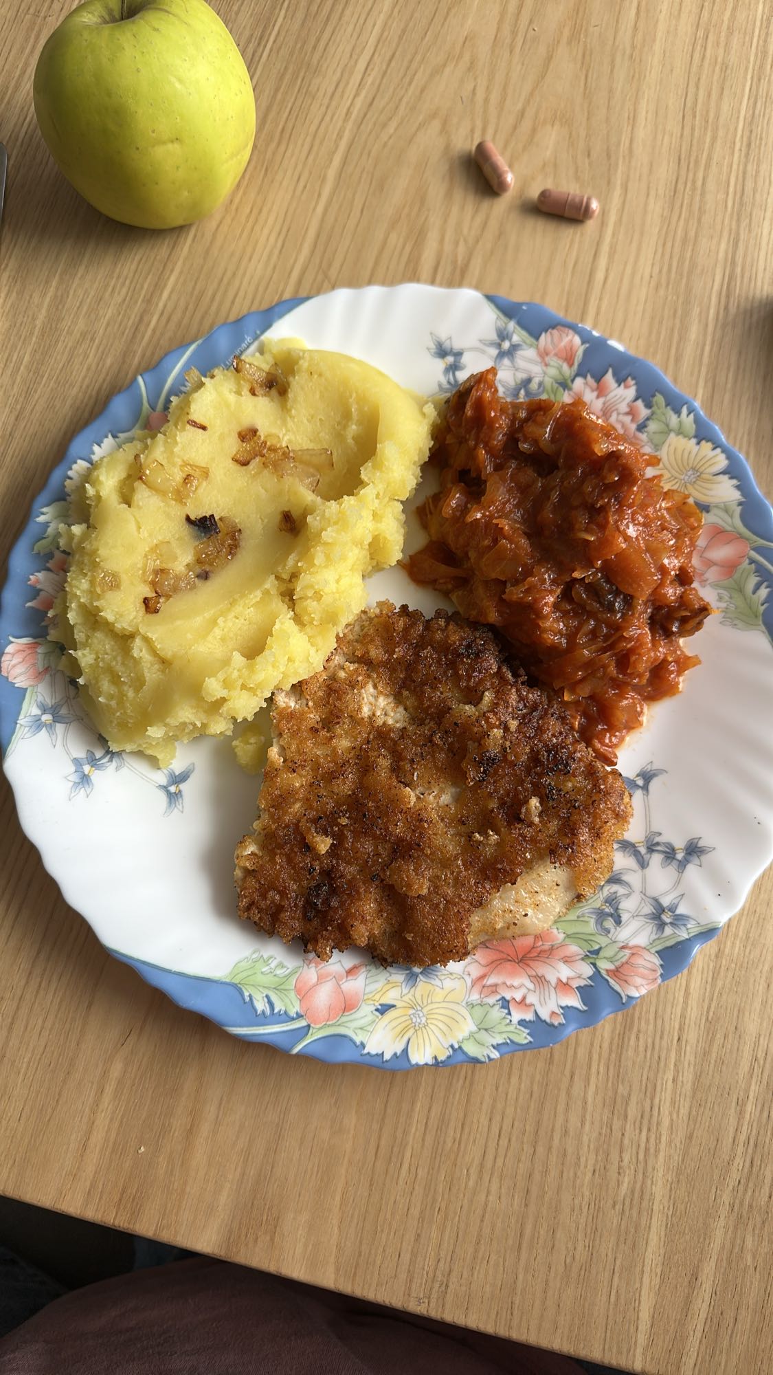 Kotlet schabowy z dodatkami