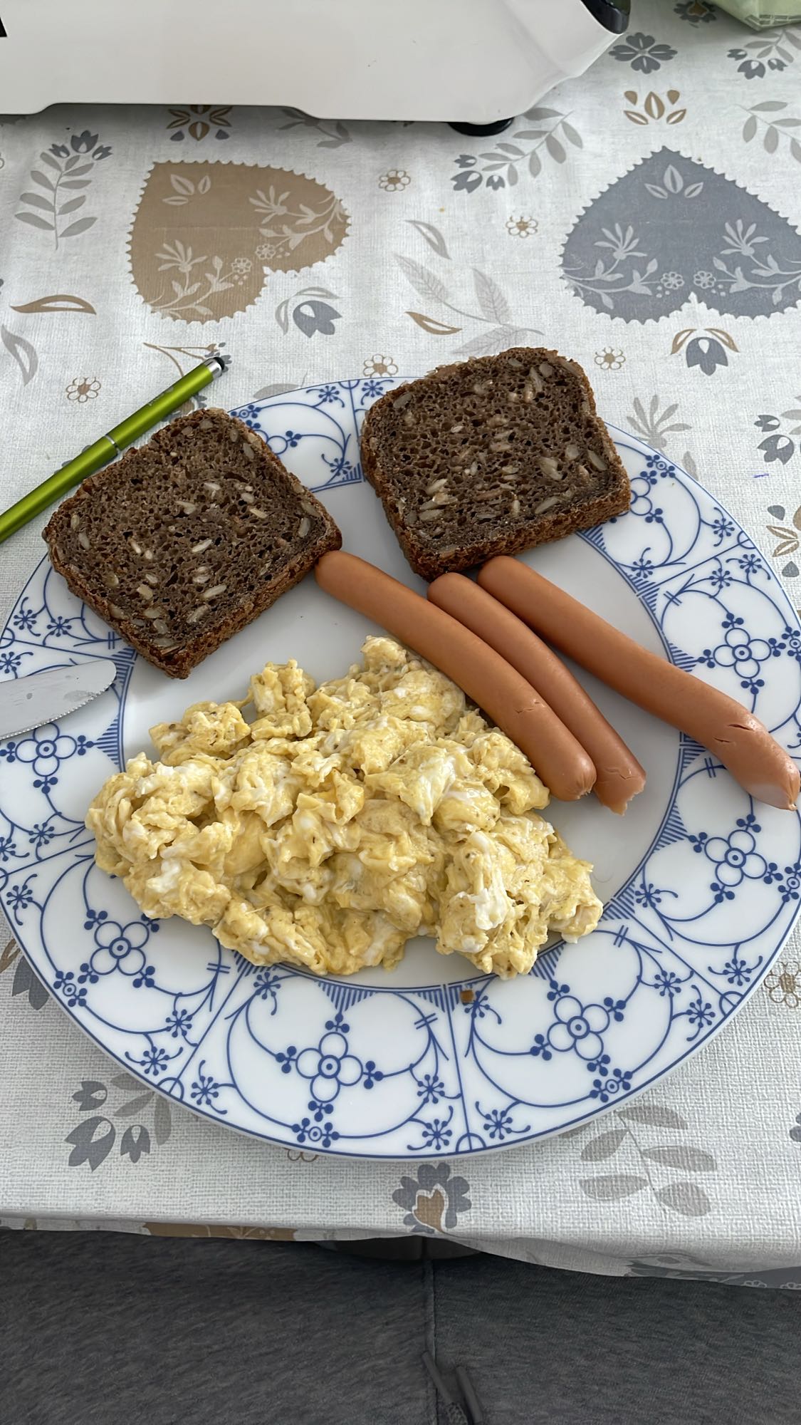 Jajecznica z parówkami