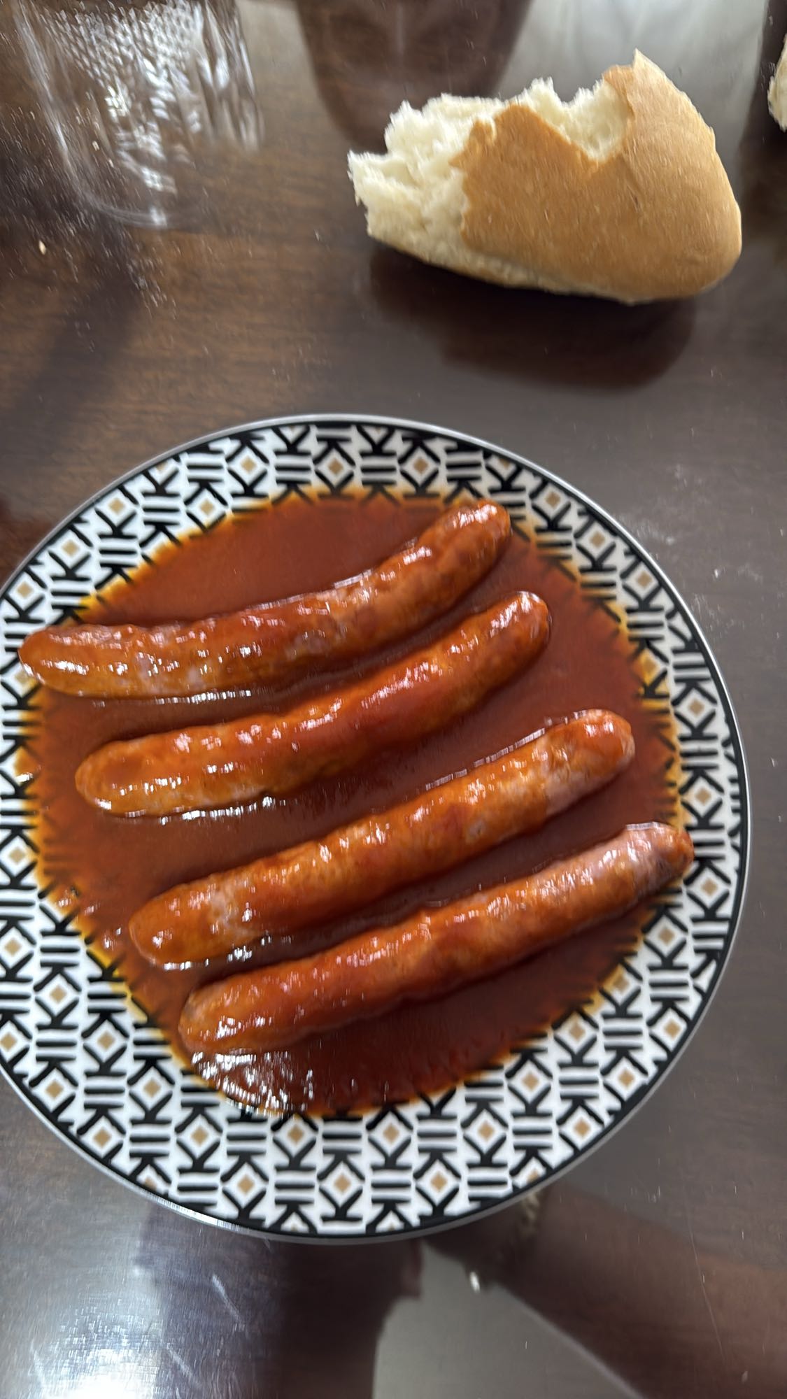 Salchichas con salsa