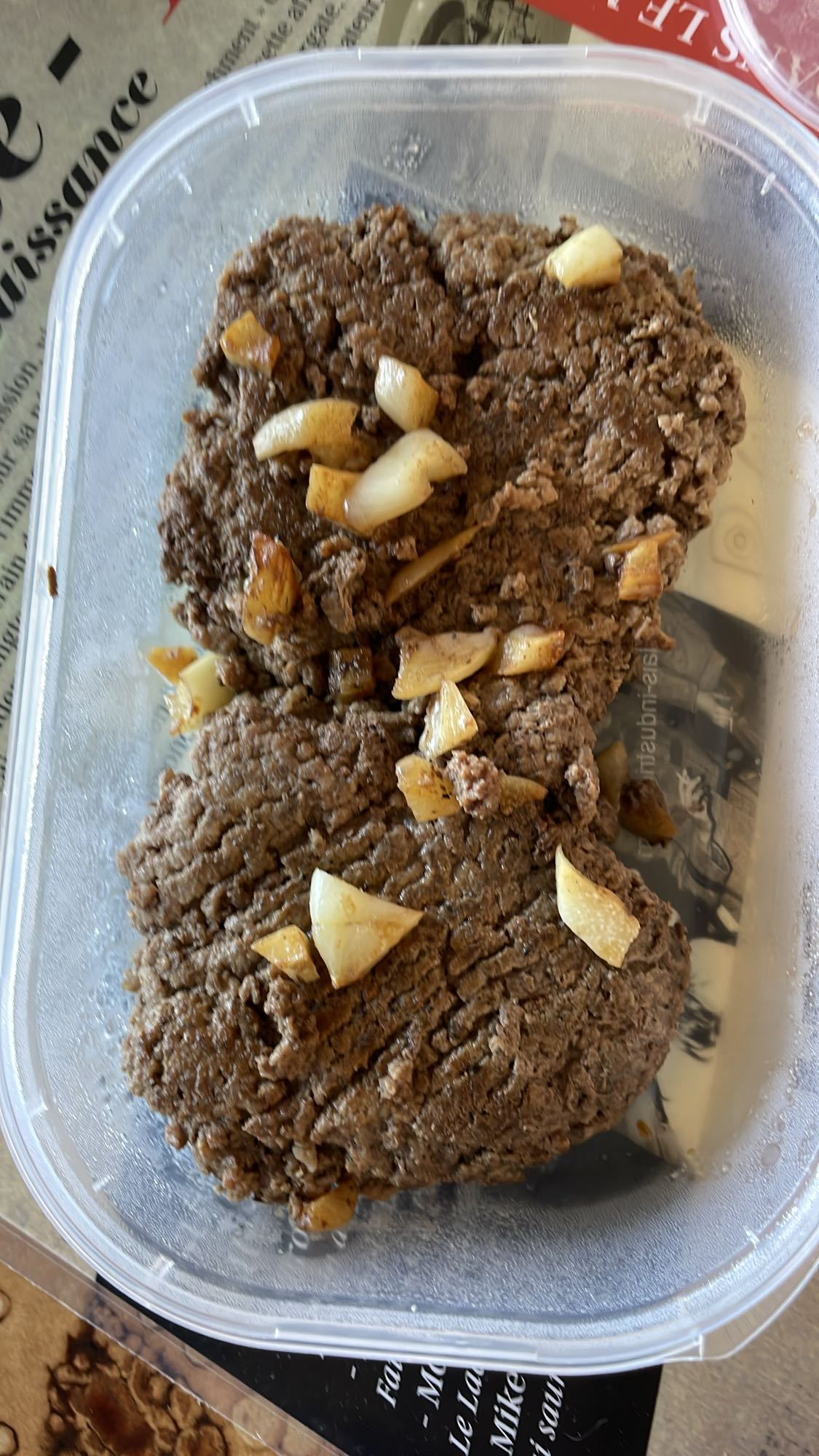 Steak haché aux oignons