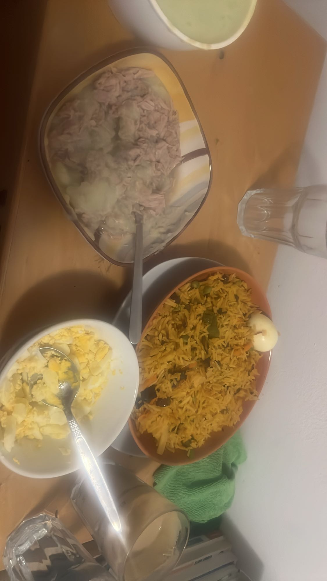 Reis mit Ei und Thunfisch