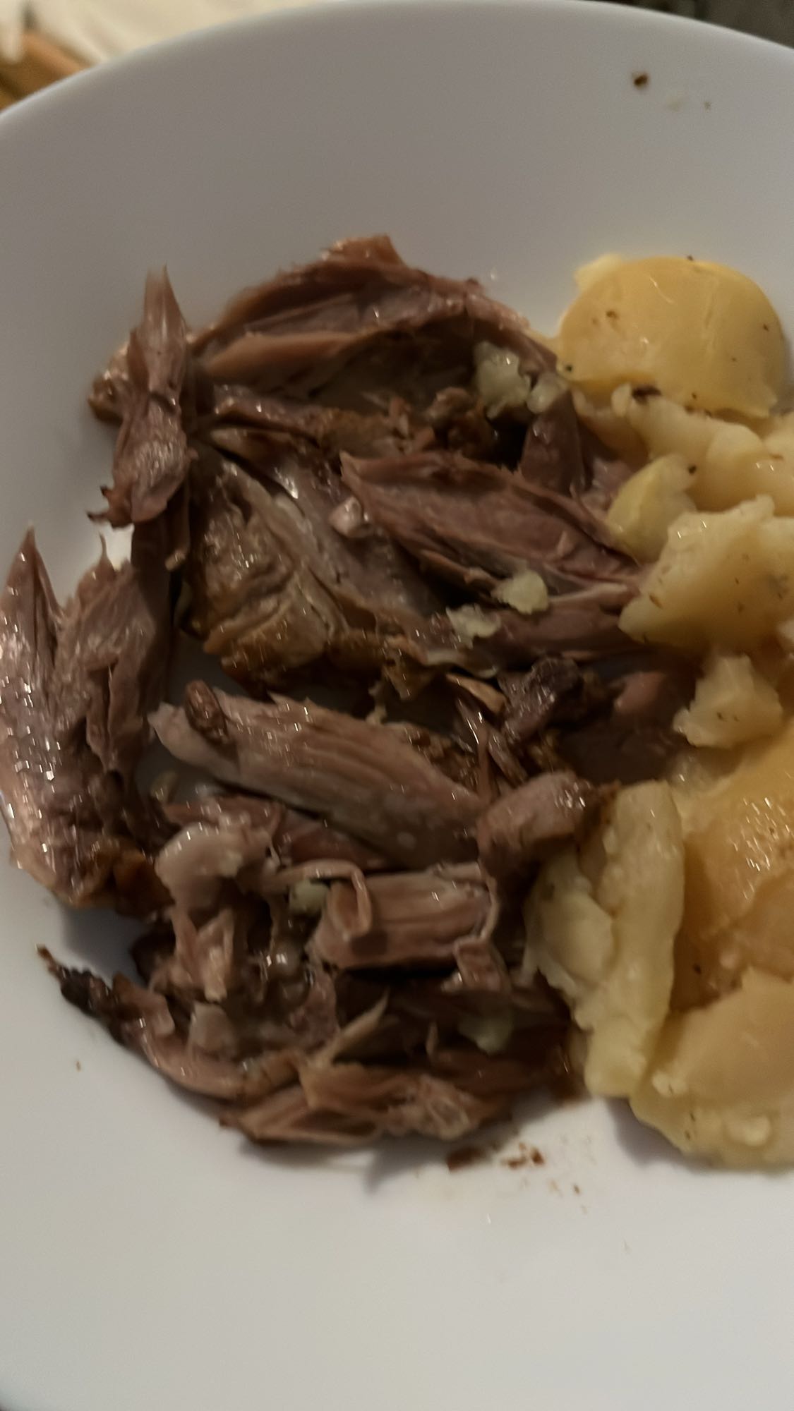 Långkokt kött med potatis