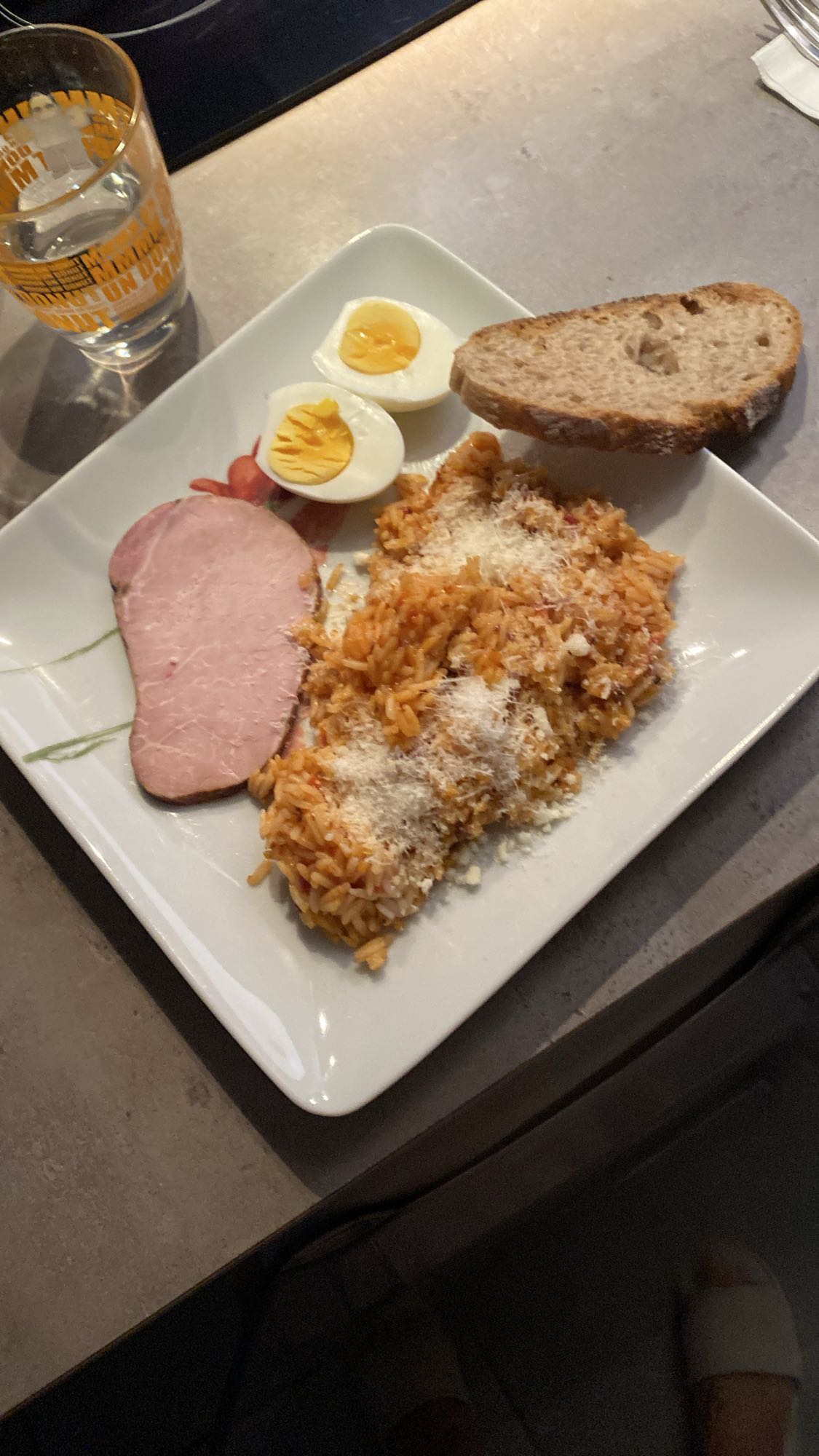 Riz à la sauce tomate