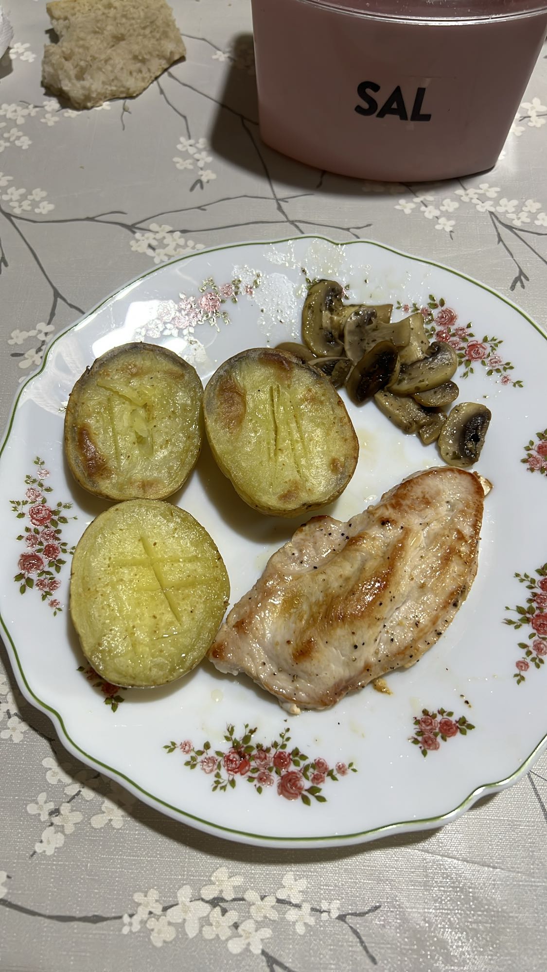 Pollo con papas y champiñones