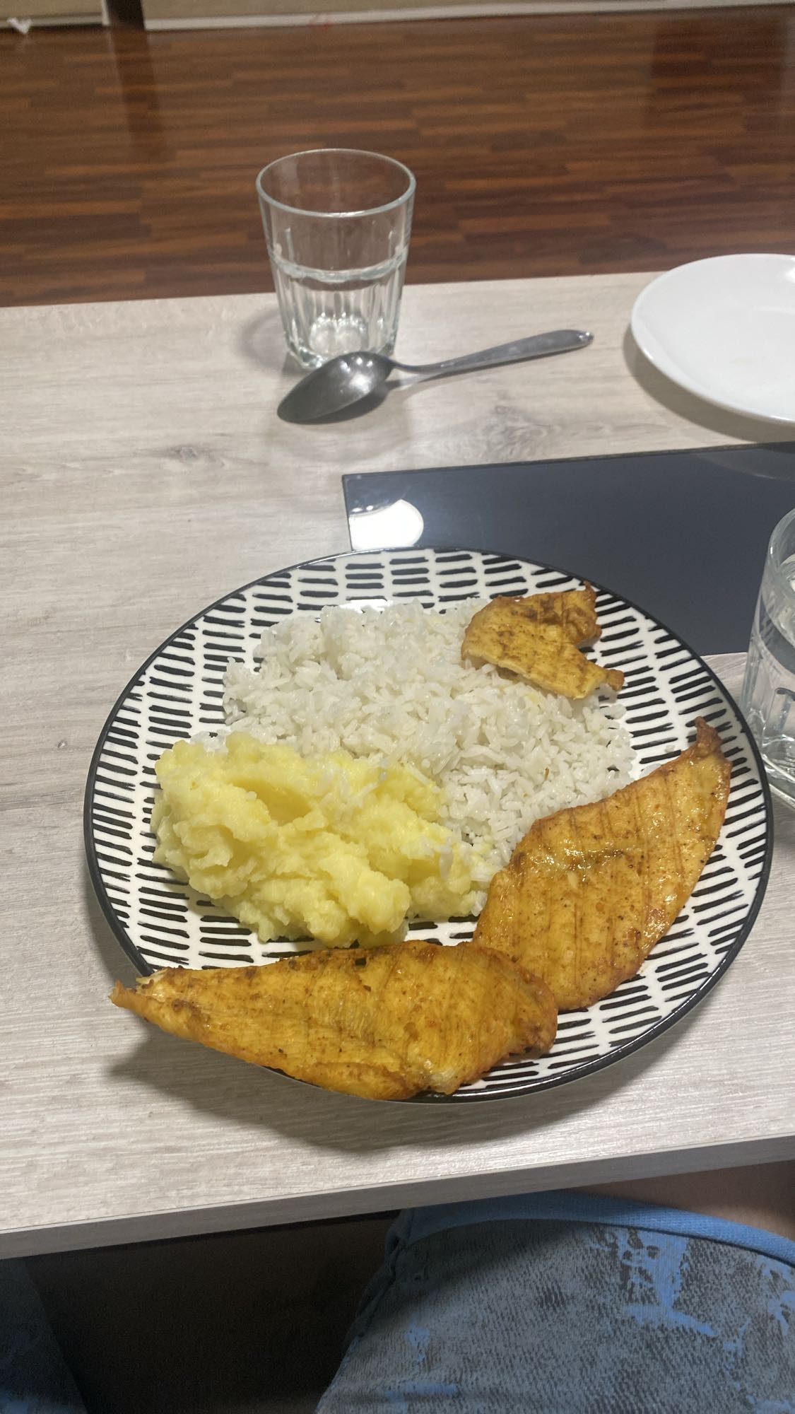 Pollo con arroz y puré