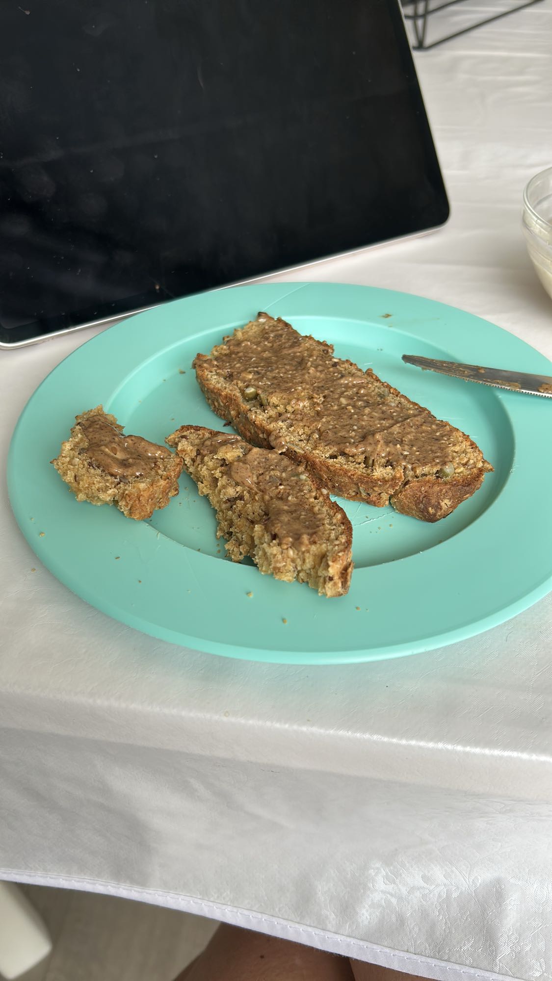 Pain aux graines et beurre