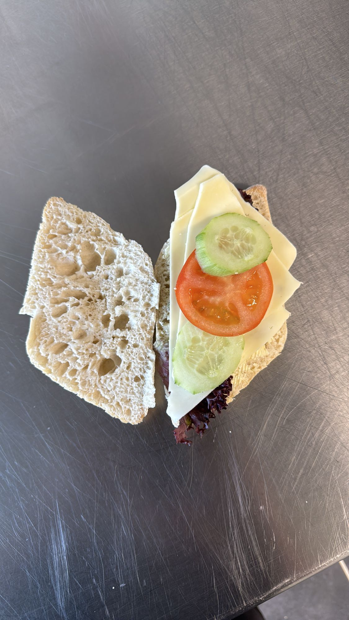 Käse-Gemüse-Sandwich