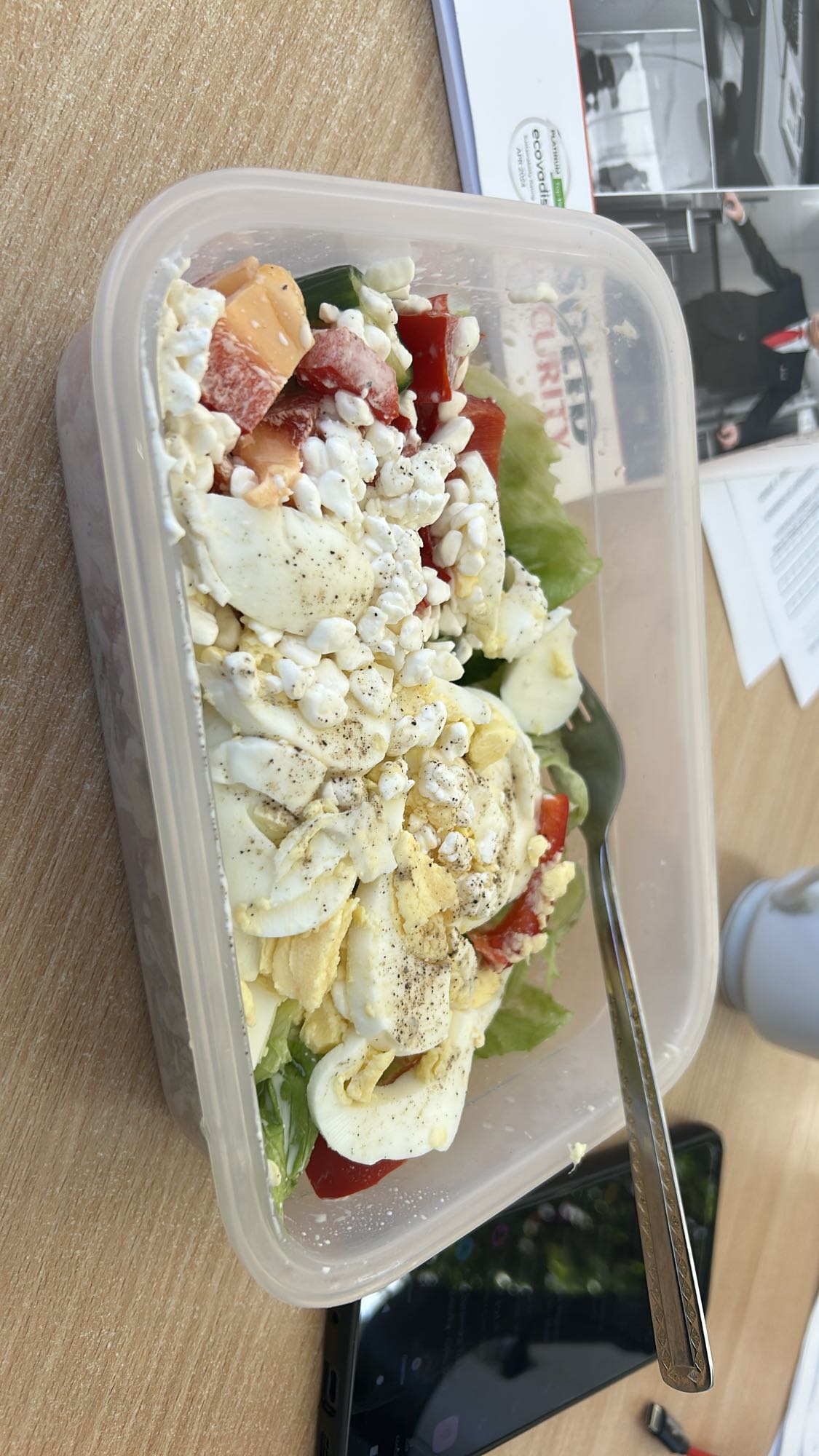 Sałatka z jajkiem i twarogiem