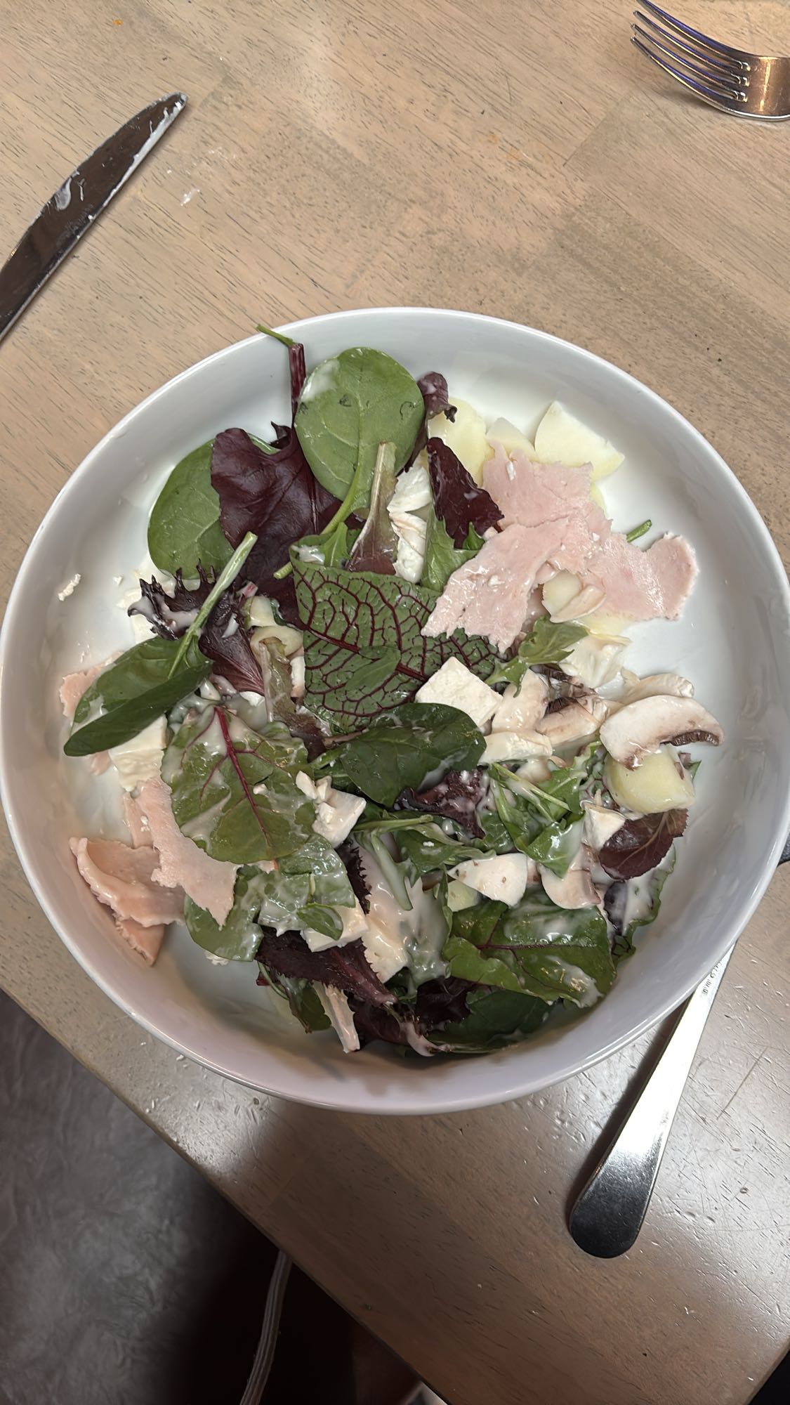 Salade au poulet et légumes