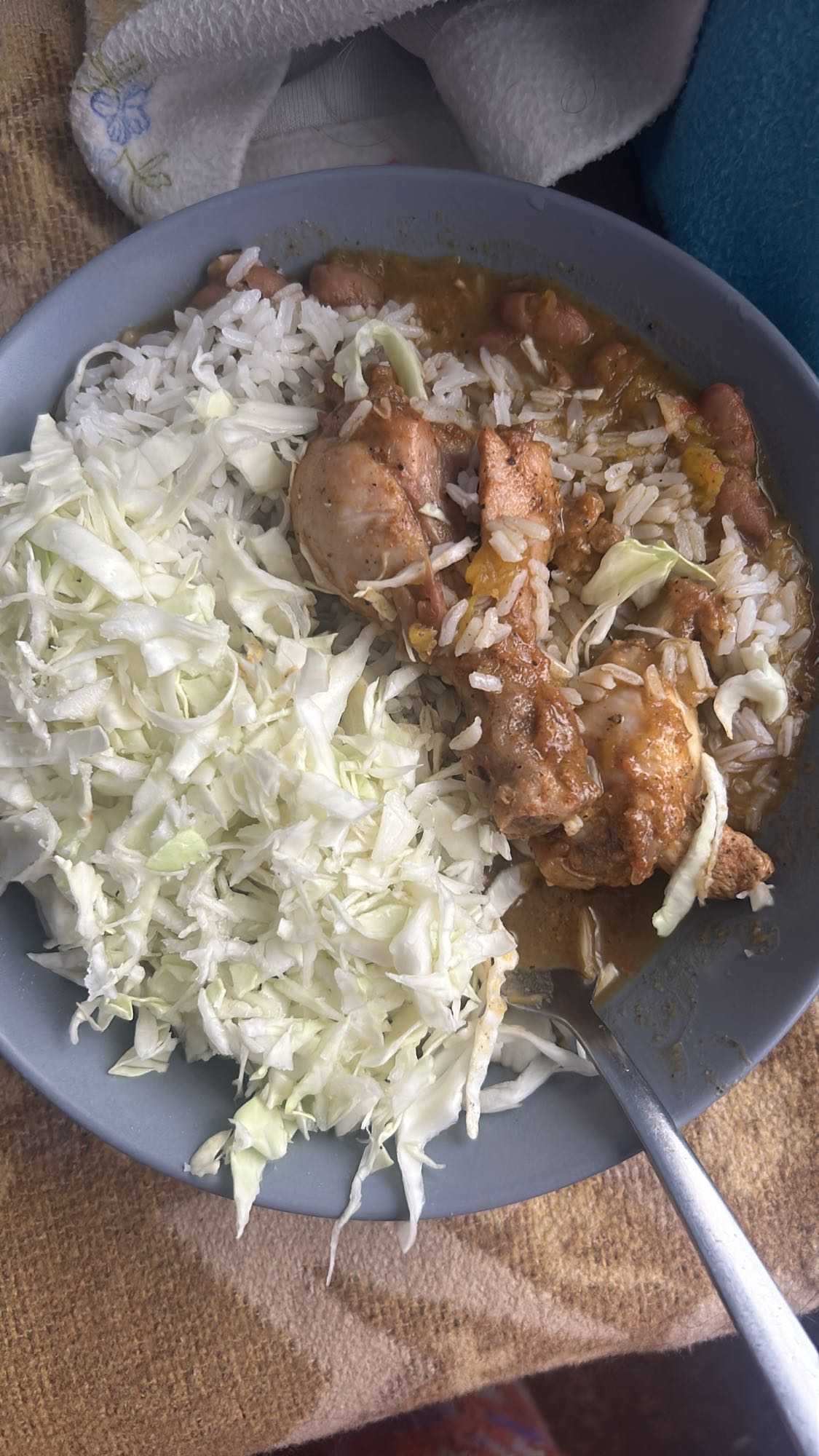 Pollo con arroz y repollo