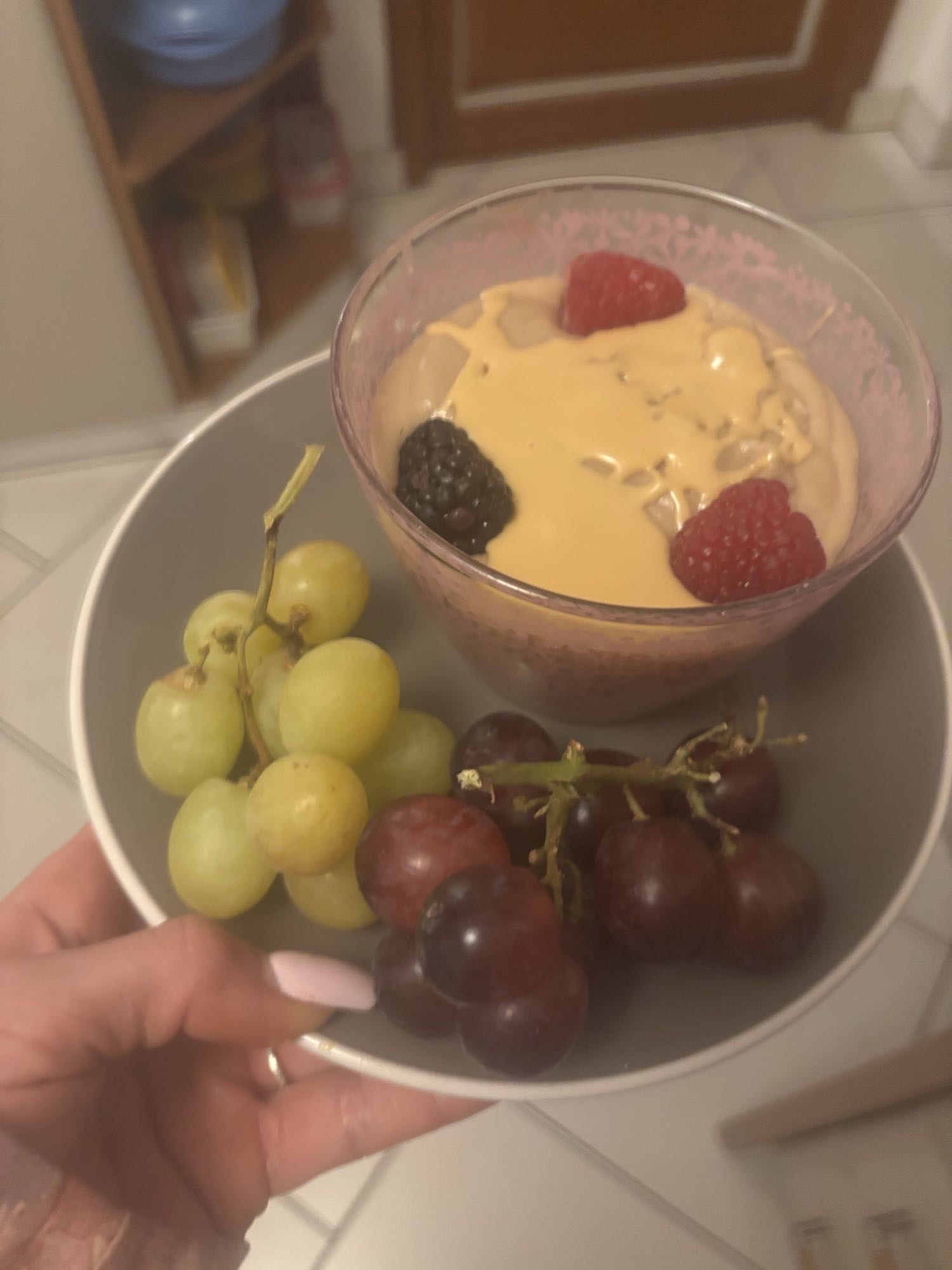 Yaourt aux fruits et raisins