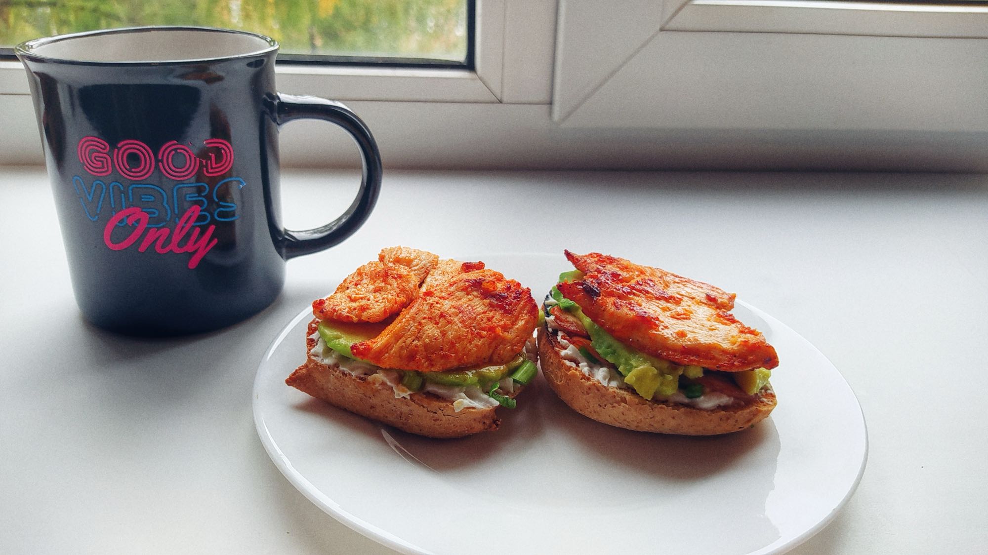 Куриные тосты с авокадо