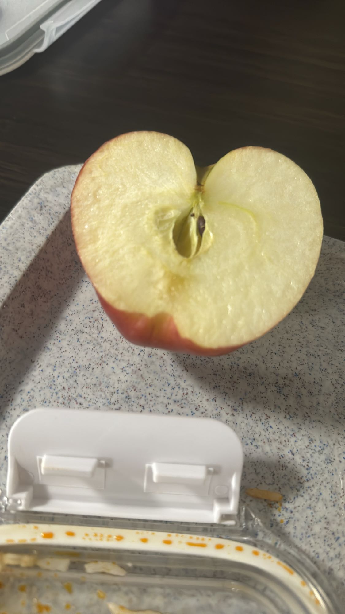 تفاحة مقطعة