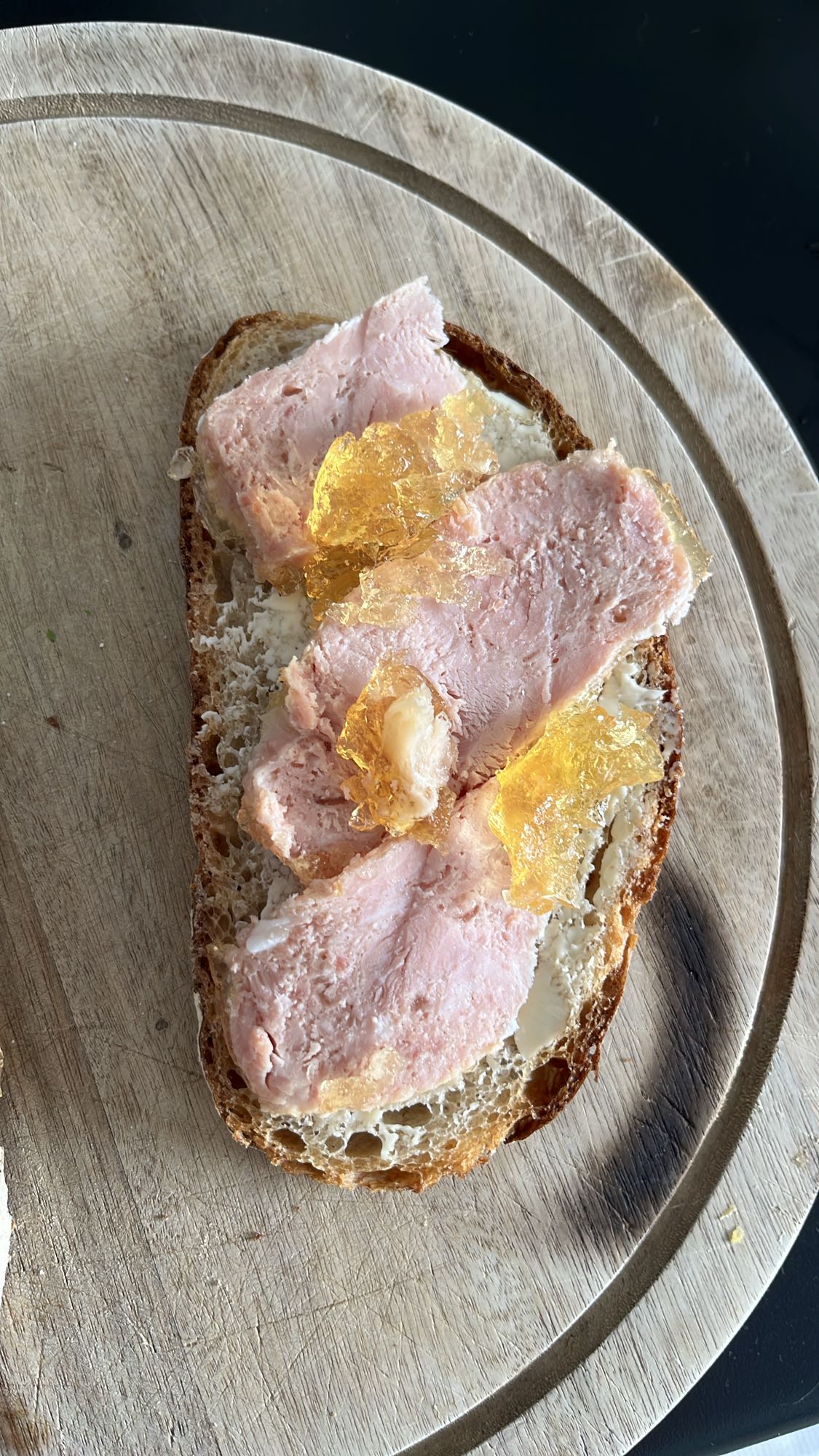 Kanapka z szynką i galaretą