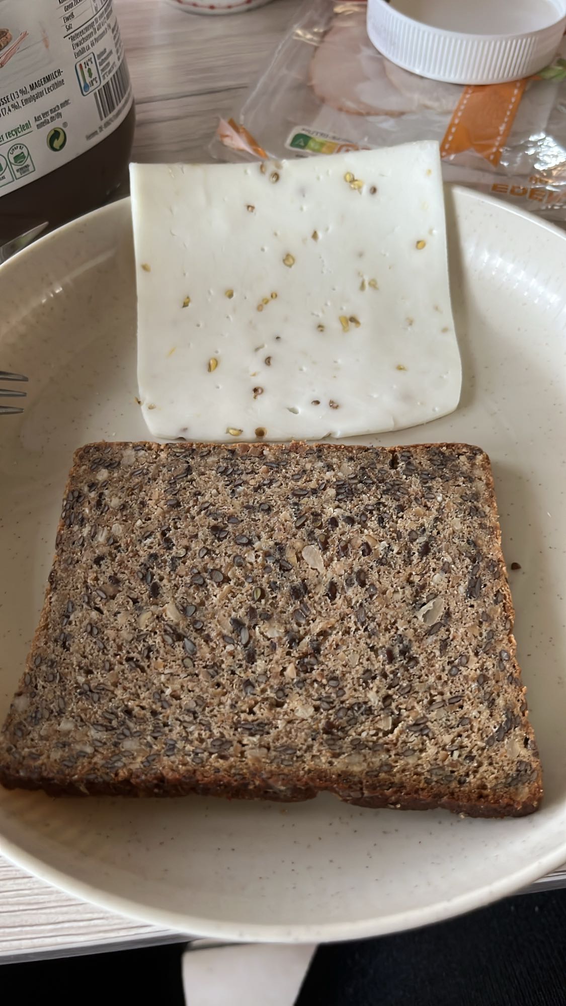 Käsebrot mit Körnern