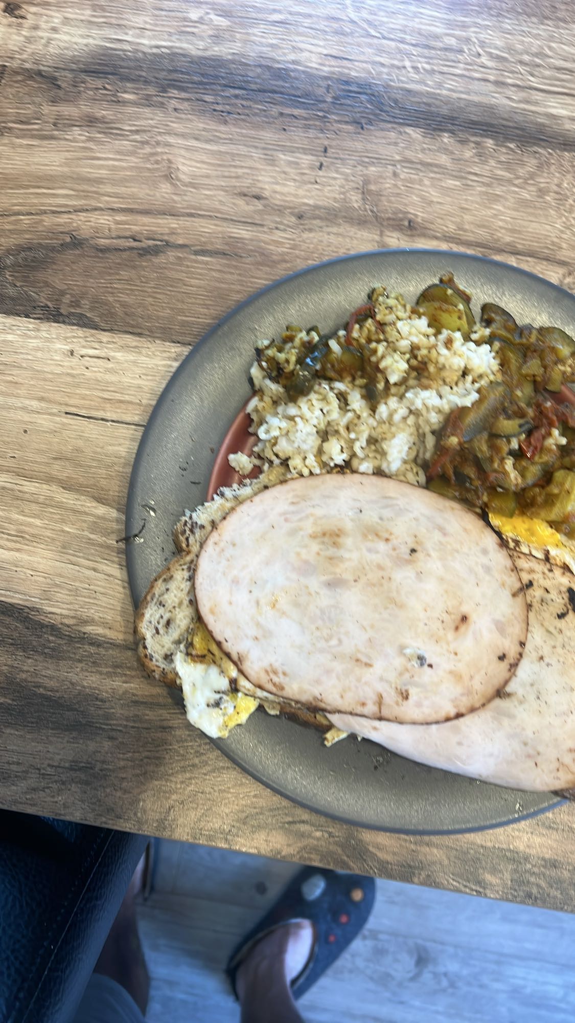 Sandwich et riz aux légumes