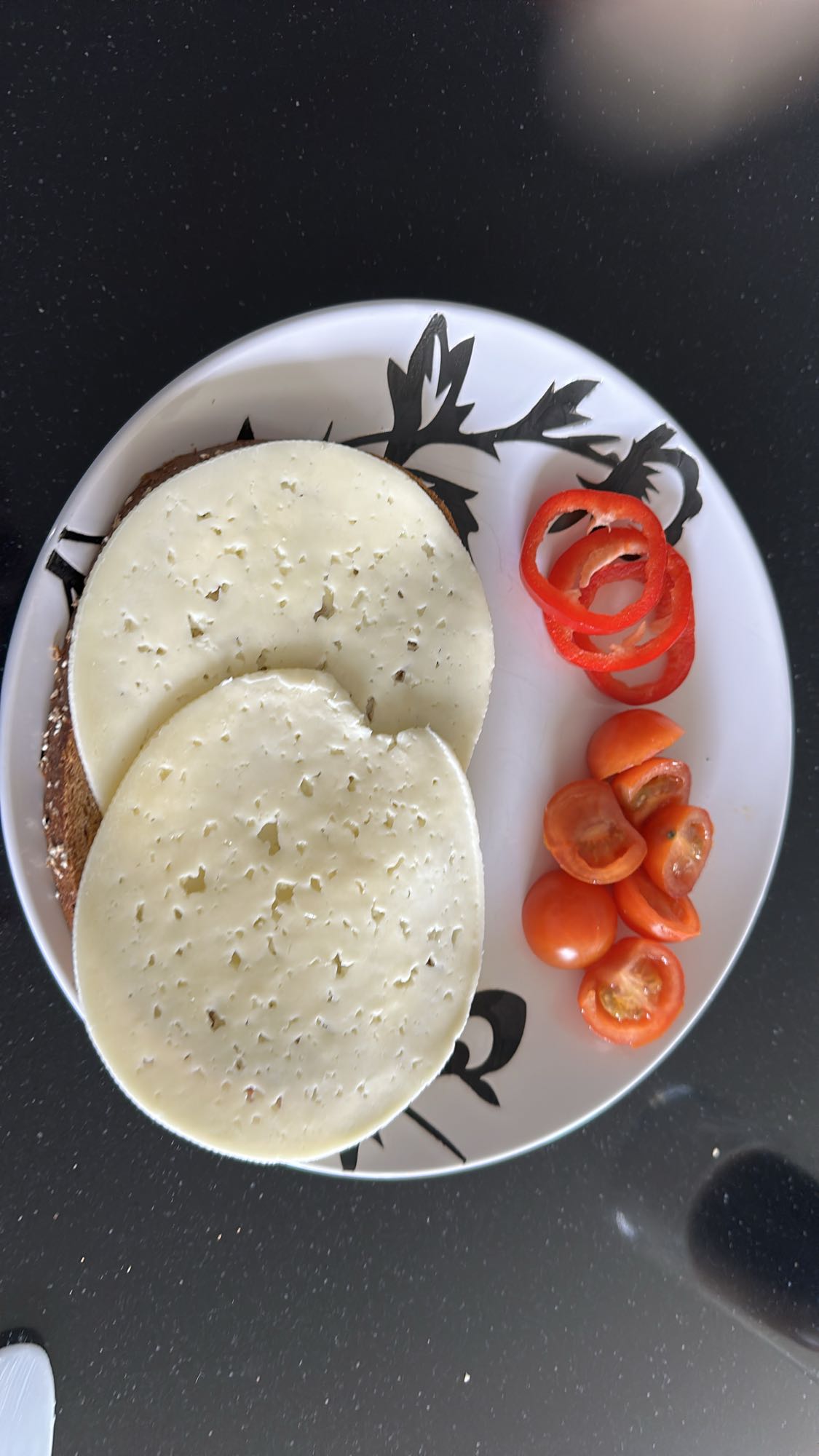 Ostsmörgås med grönsaker