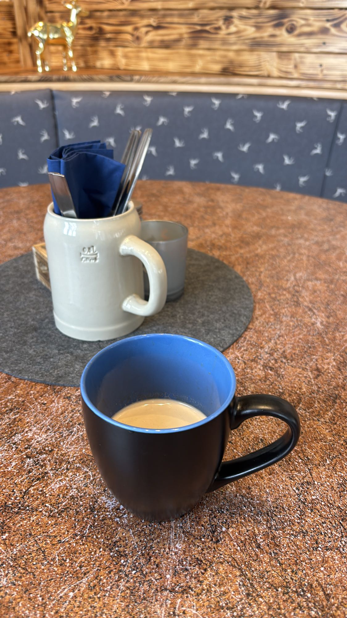 Tasse Kaffee mit Milch