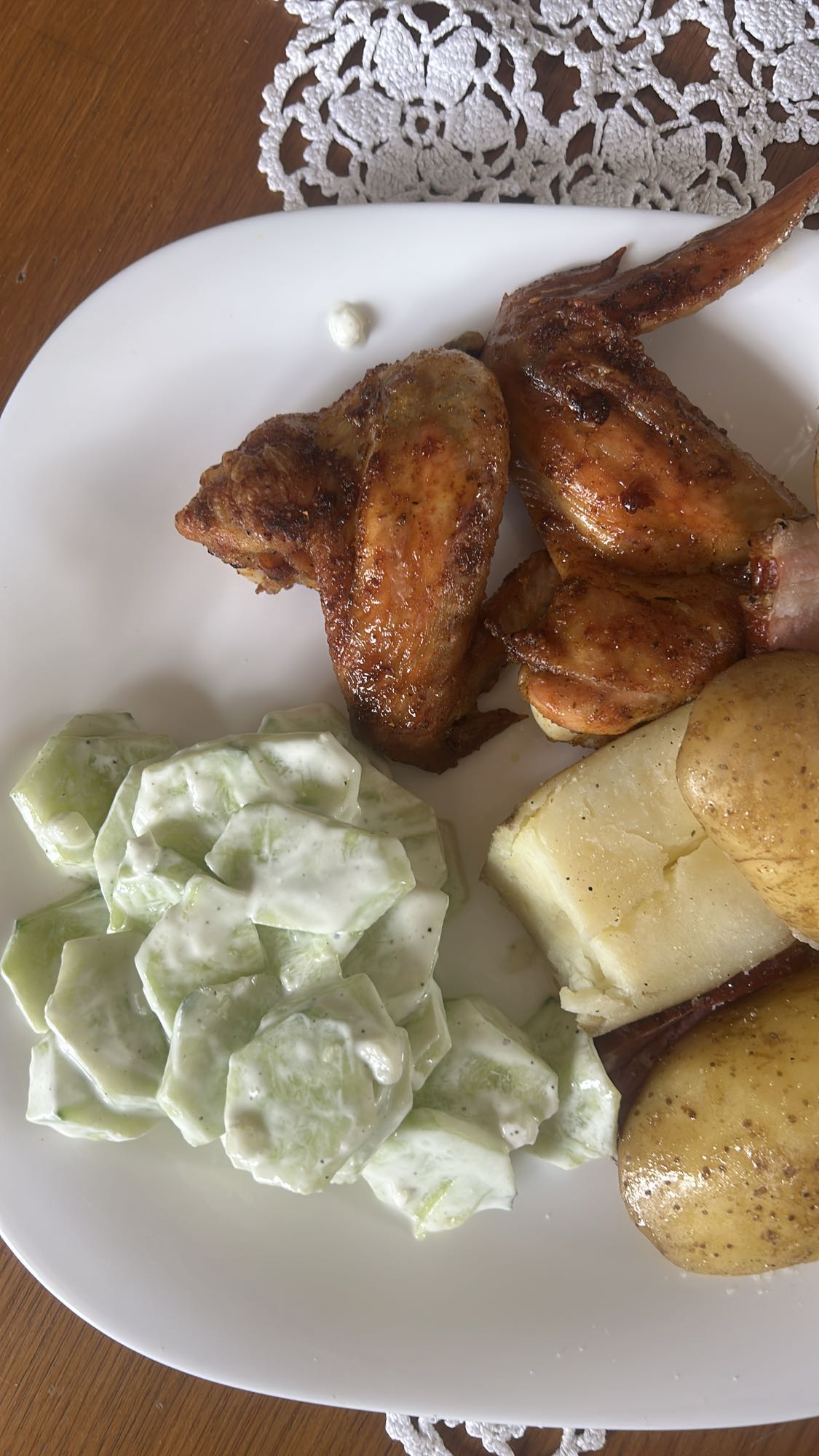 Skrzydełka z ziemniakami