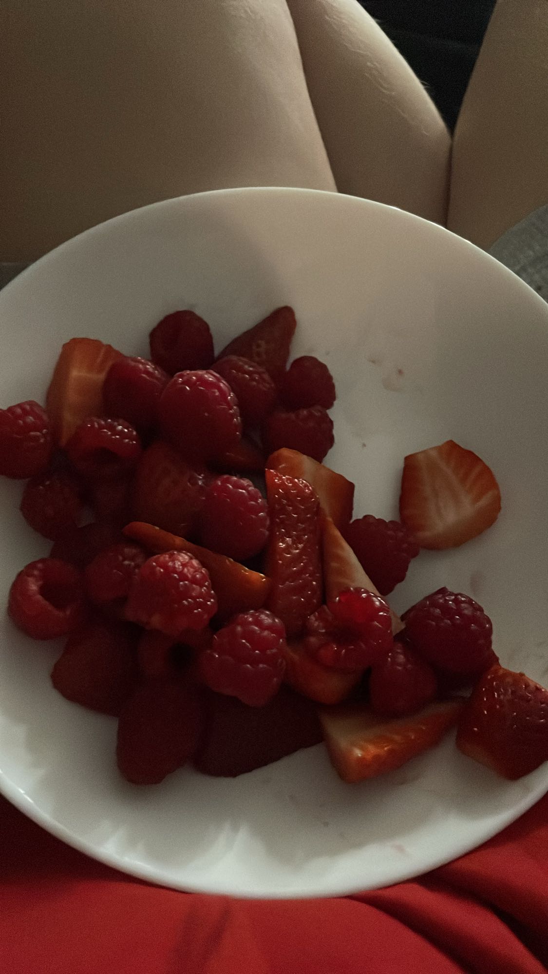 sałatka z owoców jagodowych