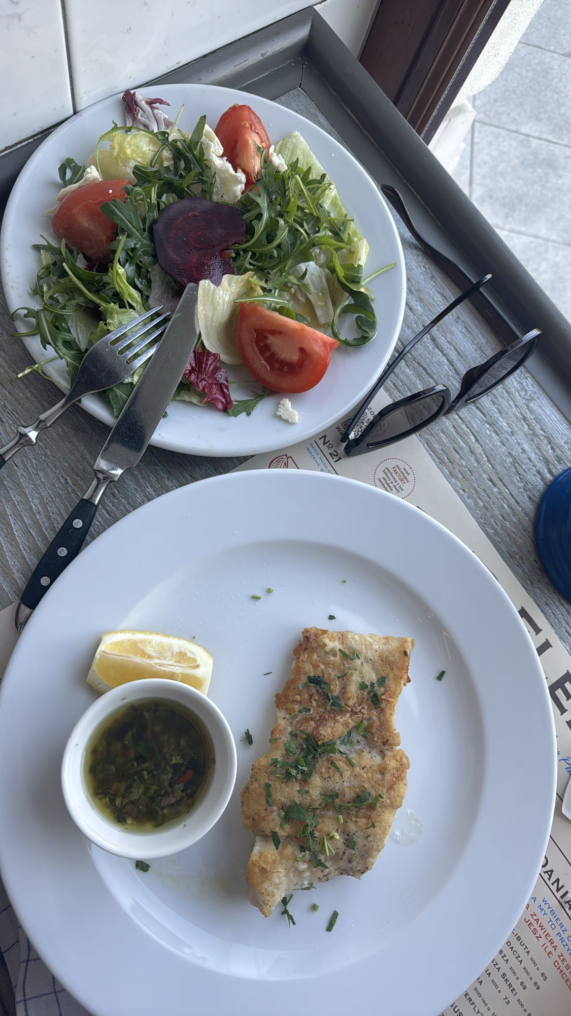 Ryba z sałatką