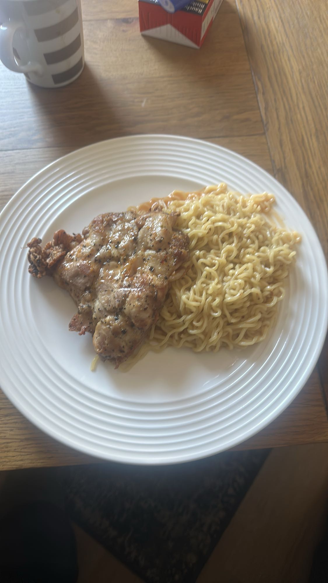 Hähnchen mit Instantnudeln