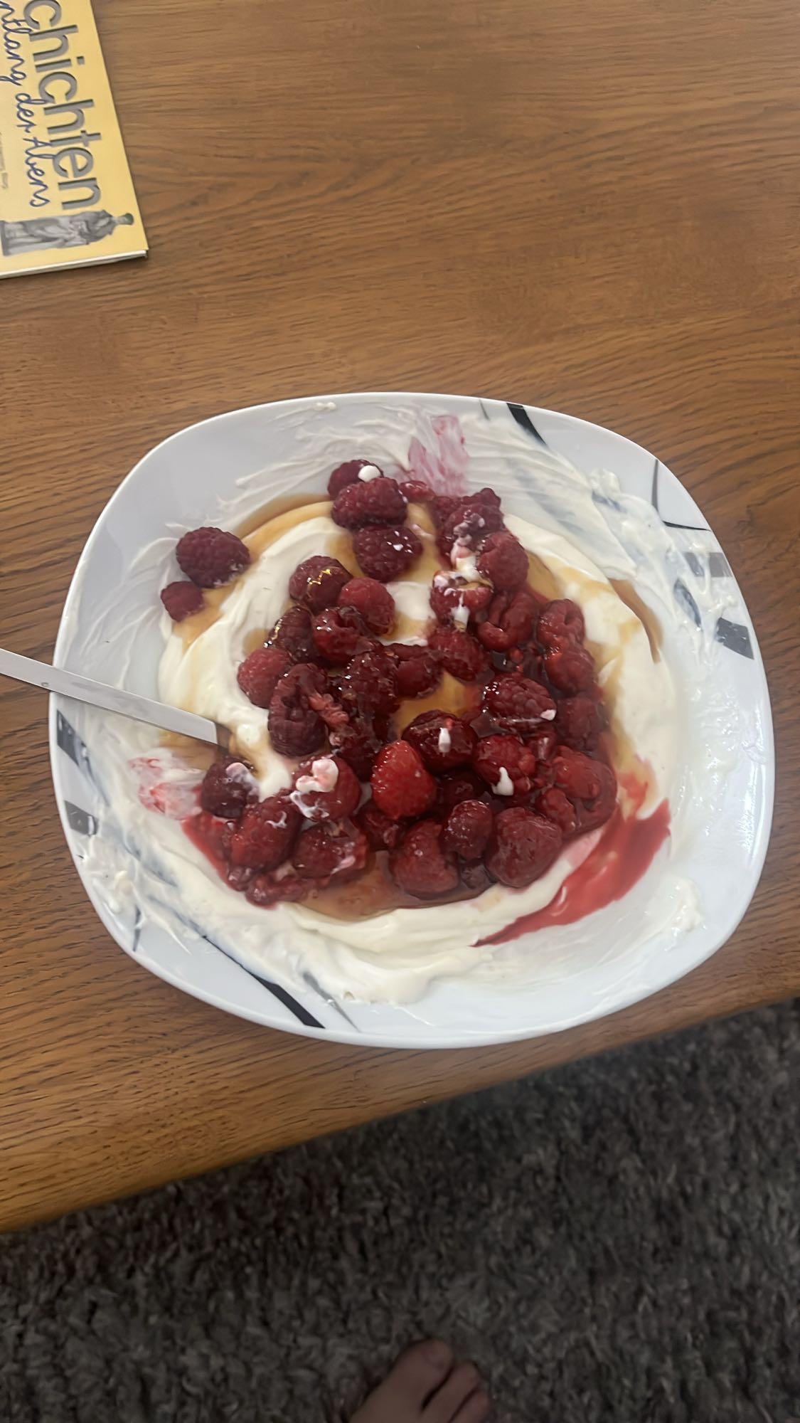Joghurt mit Himbeeren