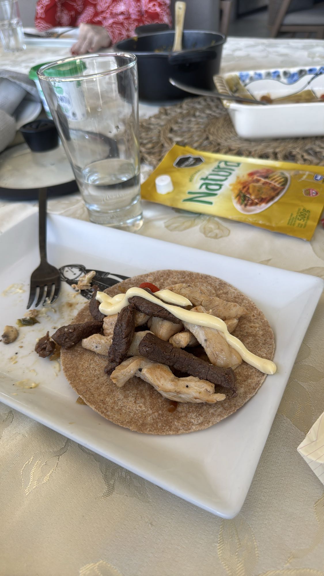 Taco de carne y pollo