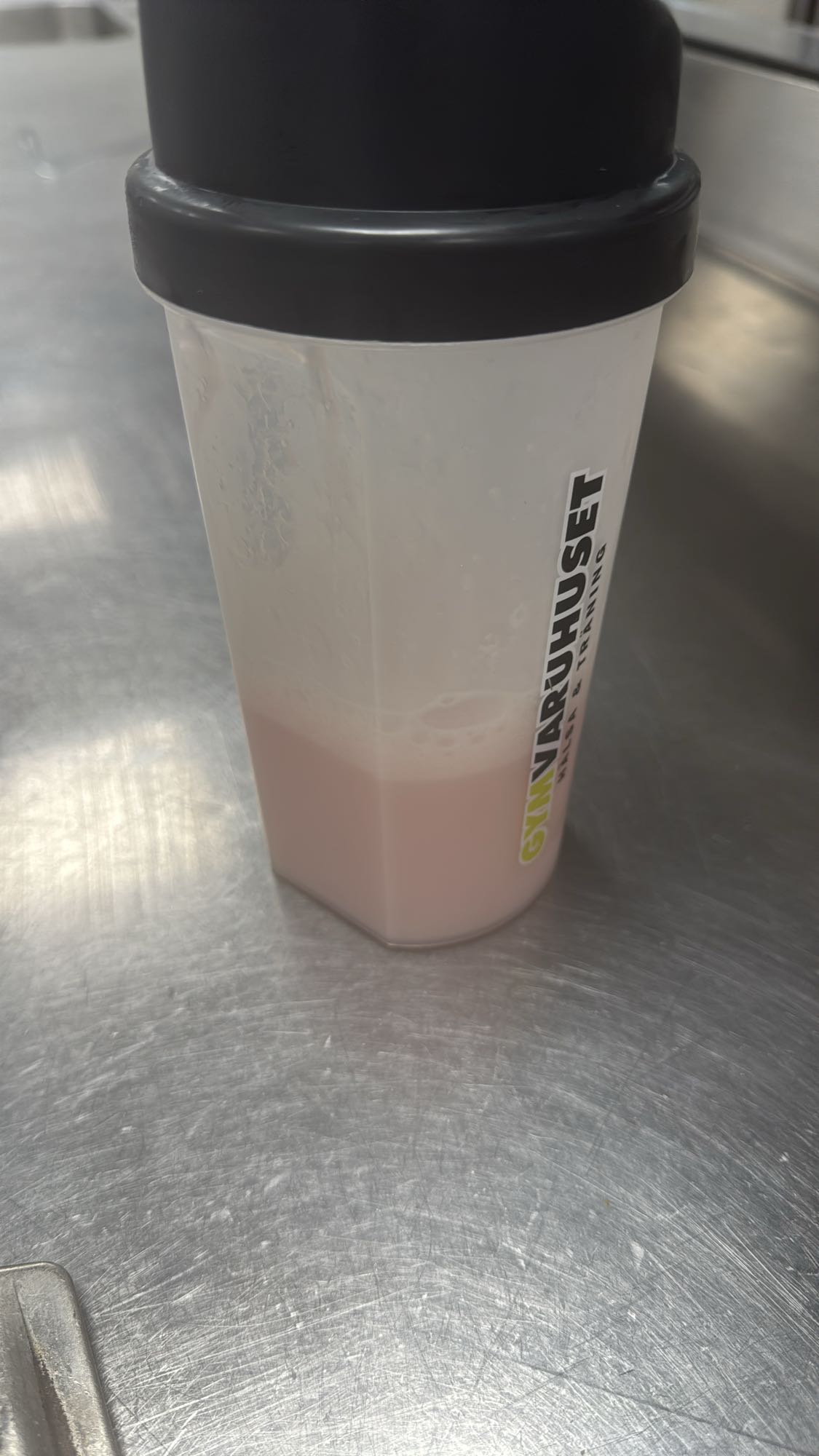 Jordgubbsproteindryck