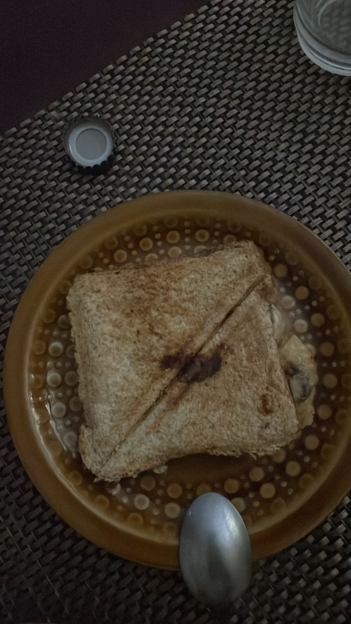 Tost z pieczarkami