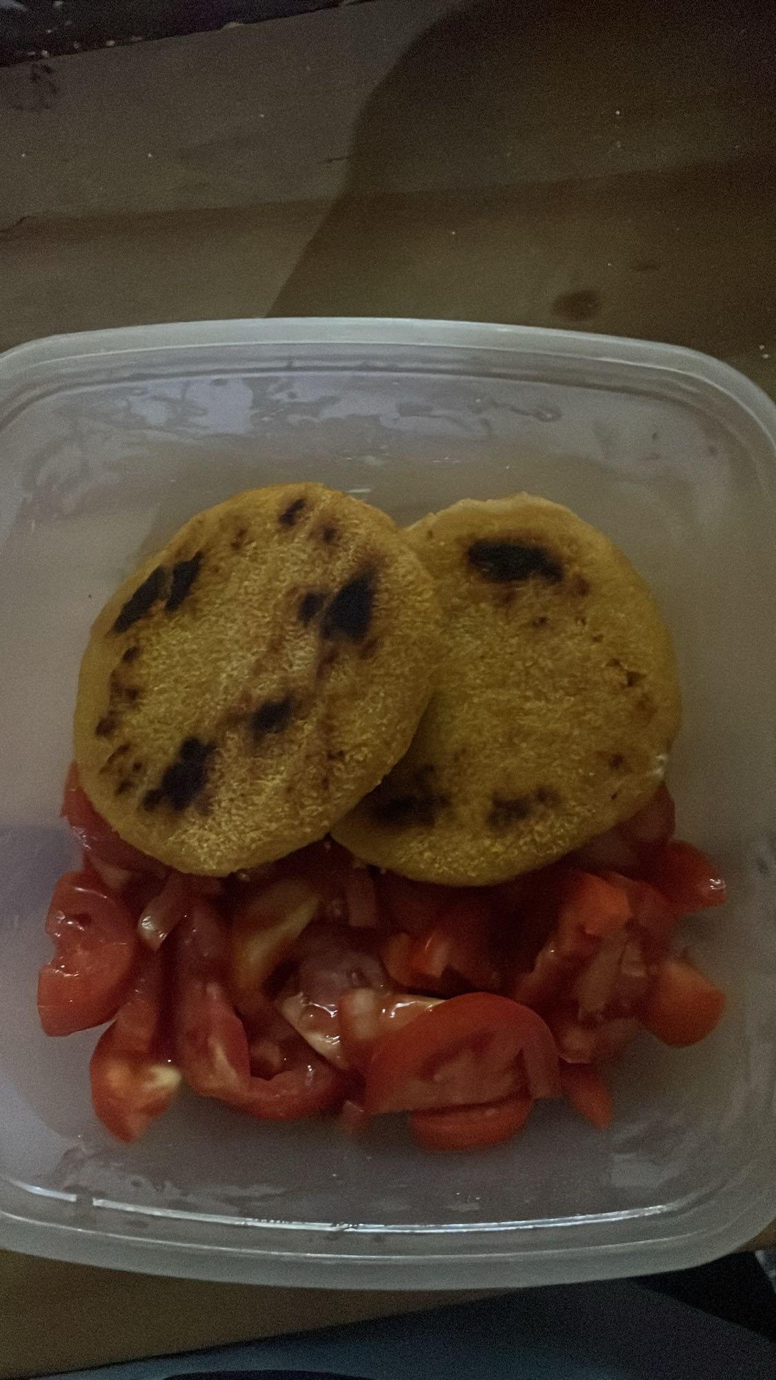 Arepas con tomate