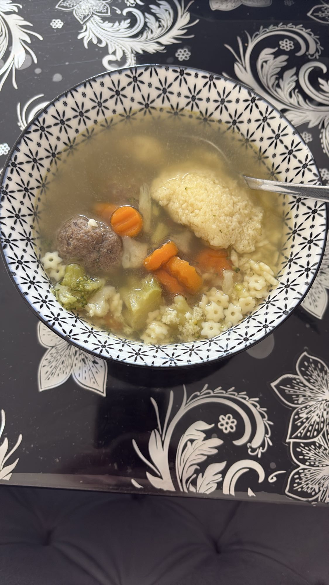 Zöldségleves grízgombóccal