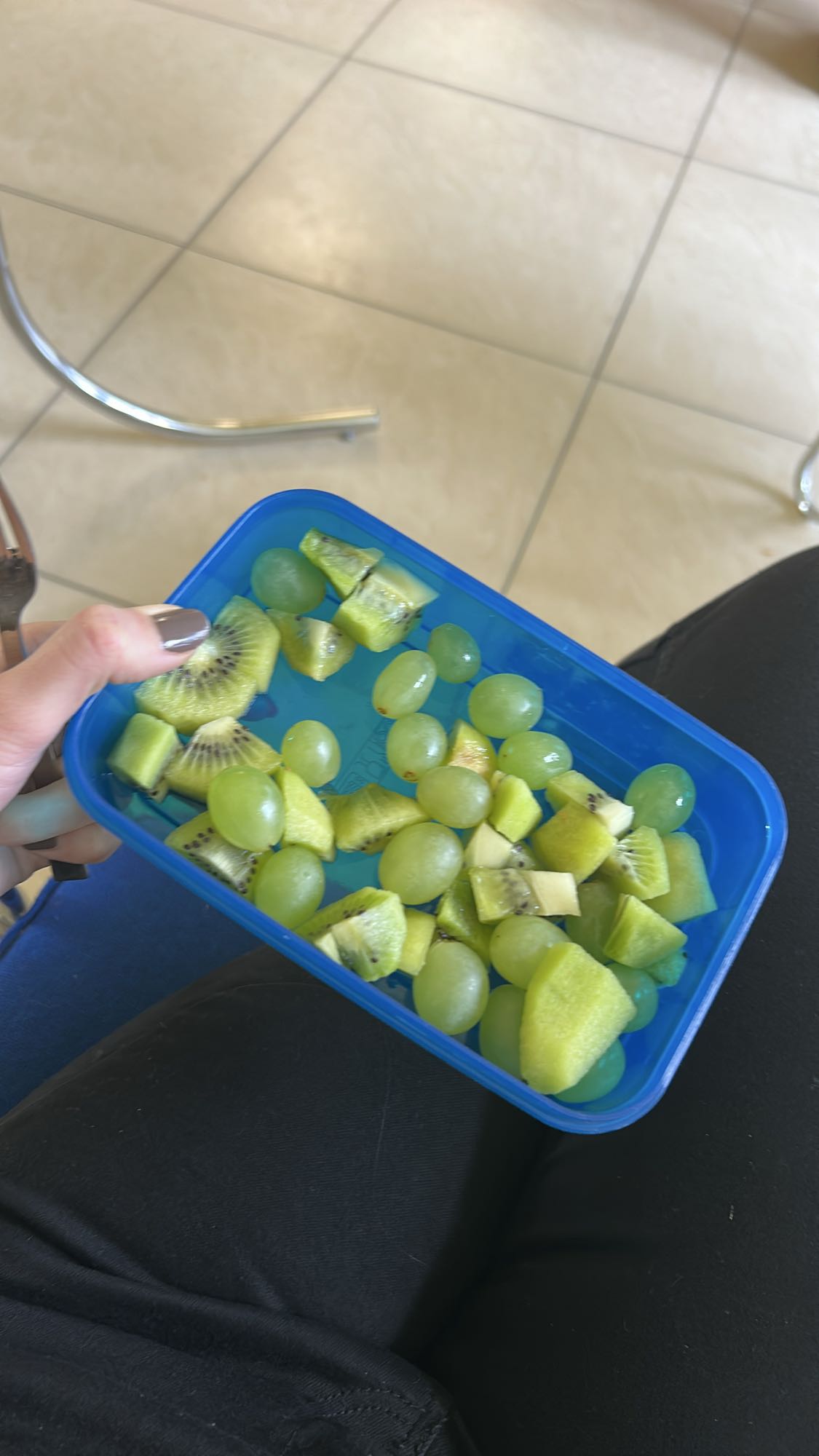 Sałatka z kiwi i winogron