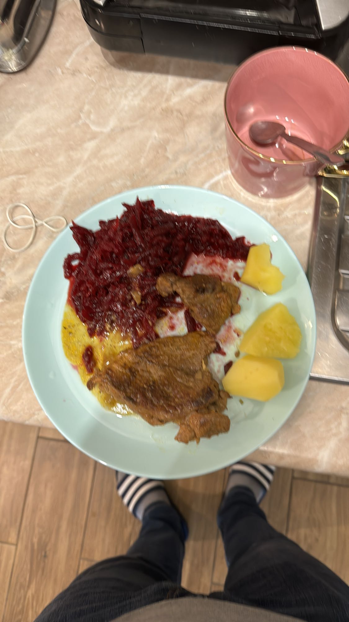 Ziemniaki z buraczkami i mięsem