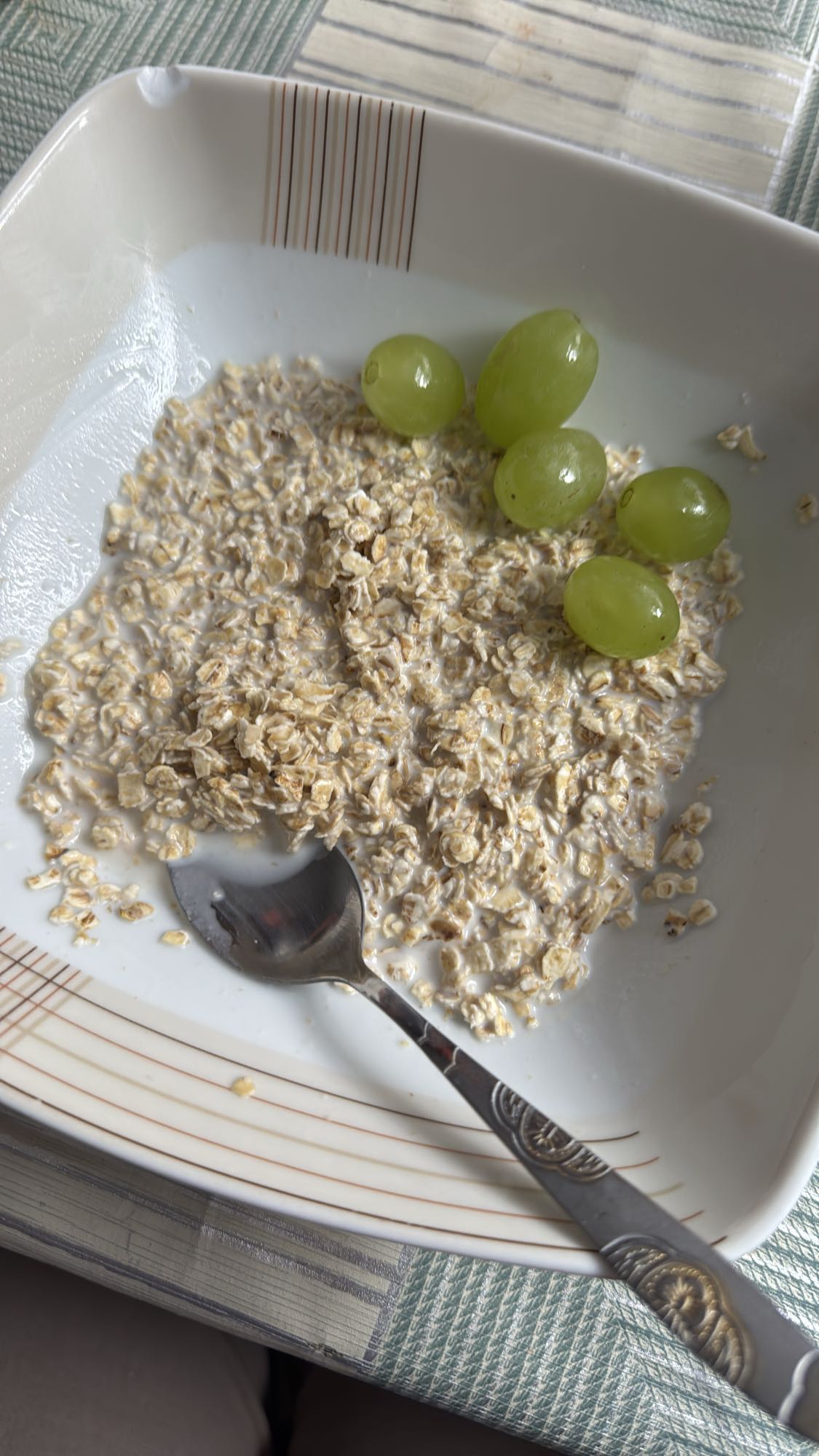 owsianka z winogronami