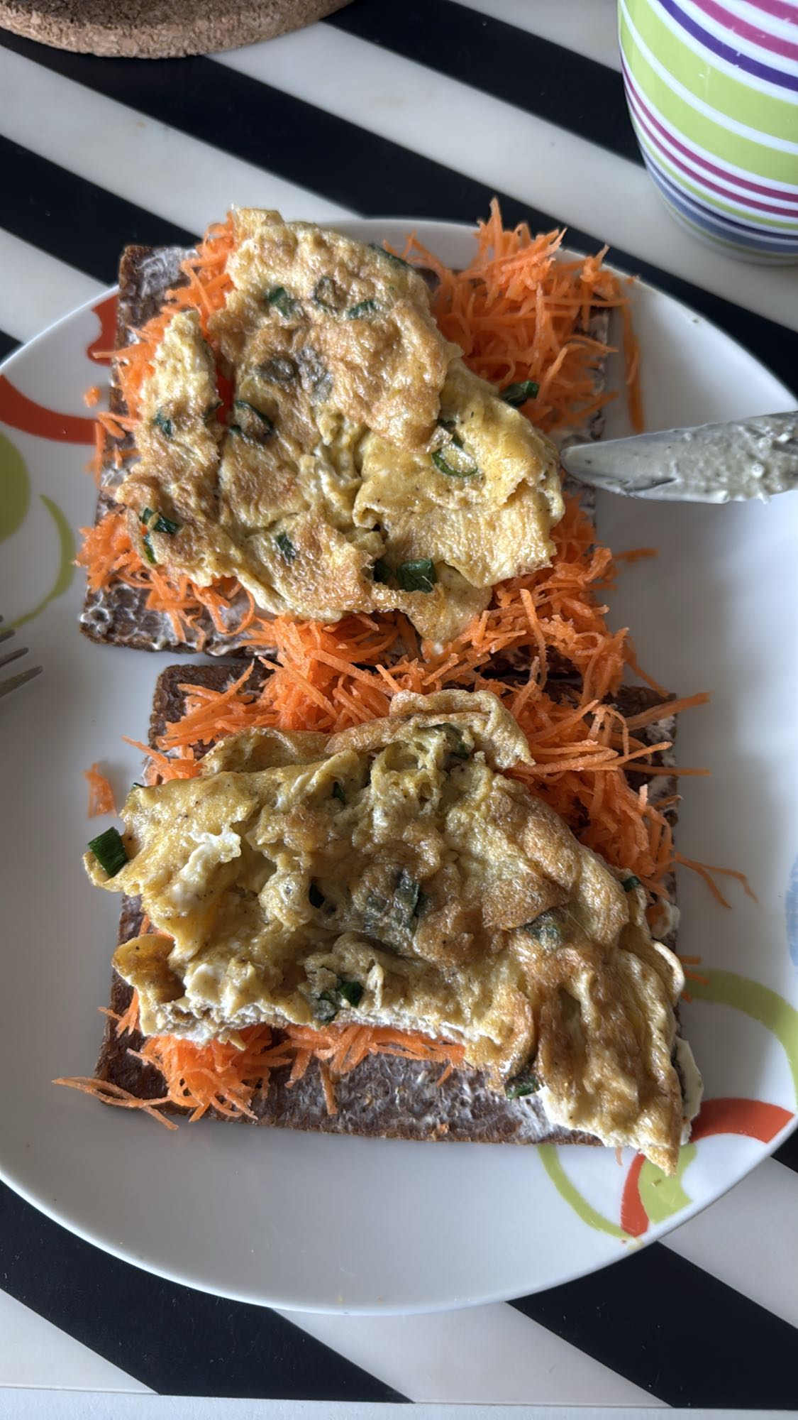 Knäckebrot mit Omelett